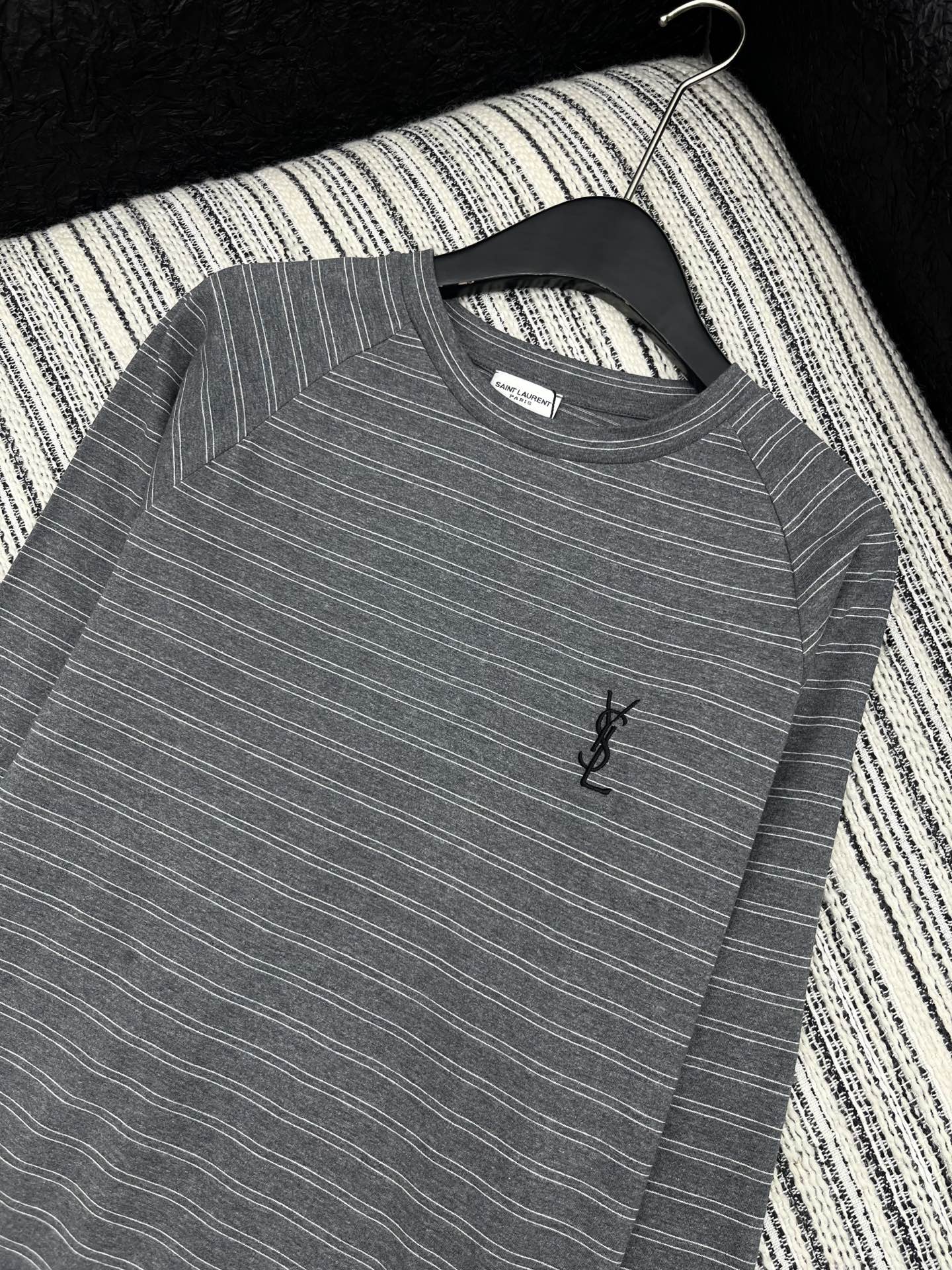 🛒𝐍𝐄𝐖 · 𝟐𝟎𝟐5/爆款现货原单品质 Ysl｜25早秋新款撞色条纹刺绣圆领长袖T恤经典字母 不同于传