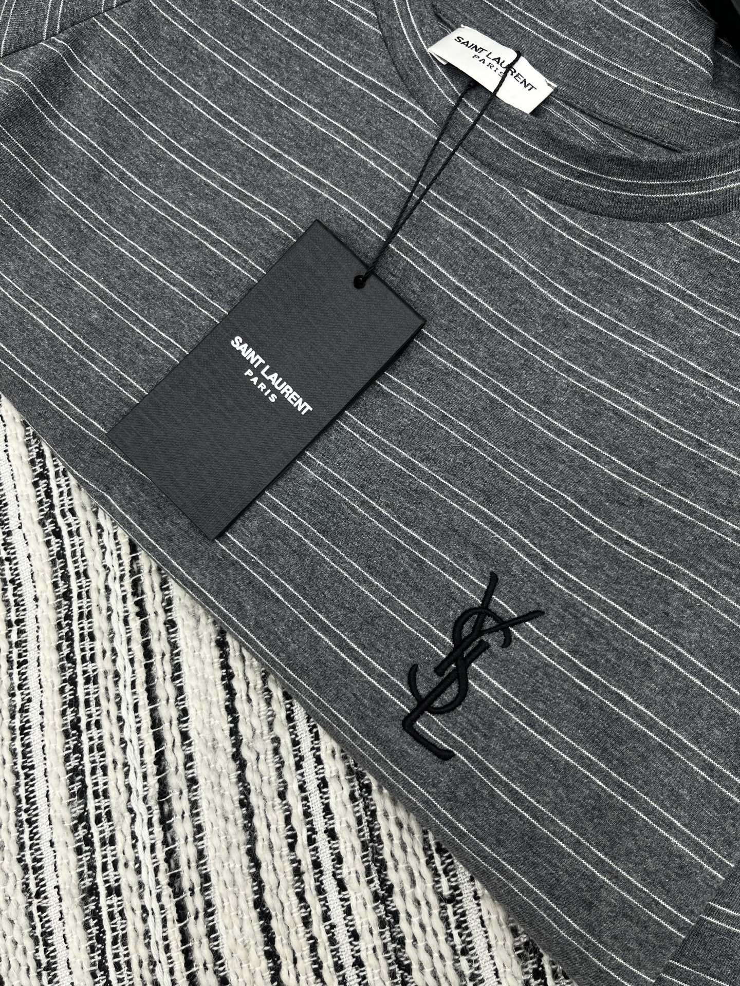 🛒𝐍𝐄𝐖 · 𝟐𝟎𝟐5/爆款现货原单品质 Ysl｜25早秋新款撞色条纹刺绣圆领长袖T恤经典字母 不同于传