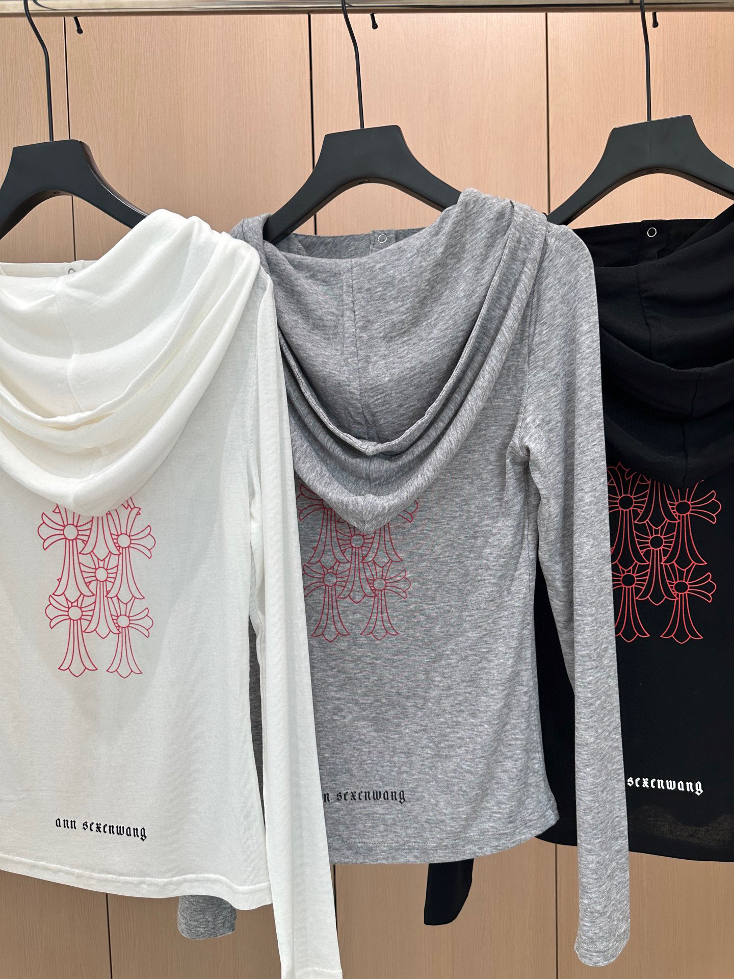 🛒𝐍𝐄𝐖 · 𝟐𝟎𝟐5/爆款现货设计师原创｜2025新款天丝羊毛带帽打底衫云感舒适的系列！上身的触感谁穿