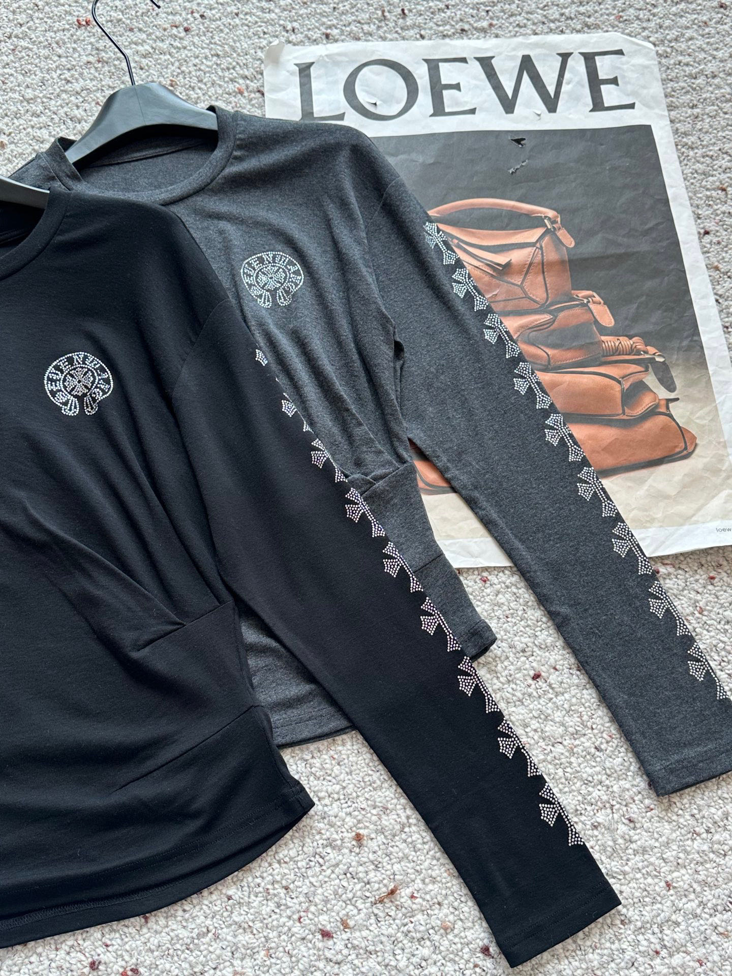 🛒𝐍𝐄𝐖 · 𝟐𝟎𝟐5/爆款现货设计师原创｜2025新款天丝羊毛烫钻打底衫云感舒适的系列！上身的触感谁穿