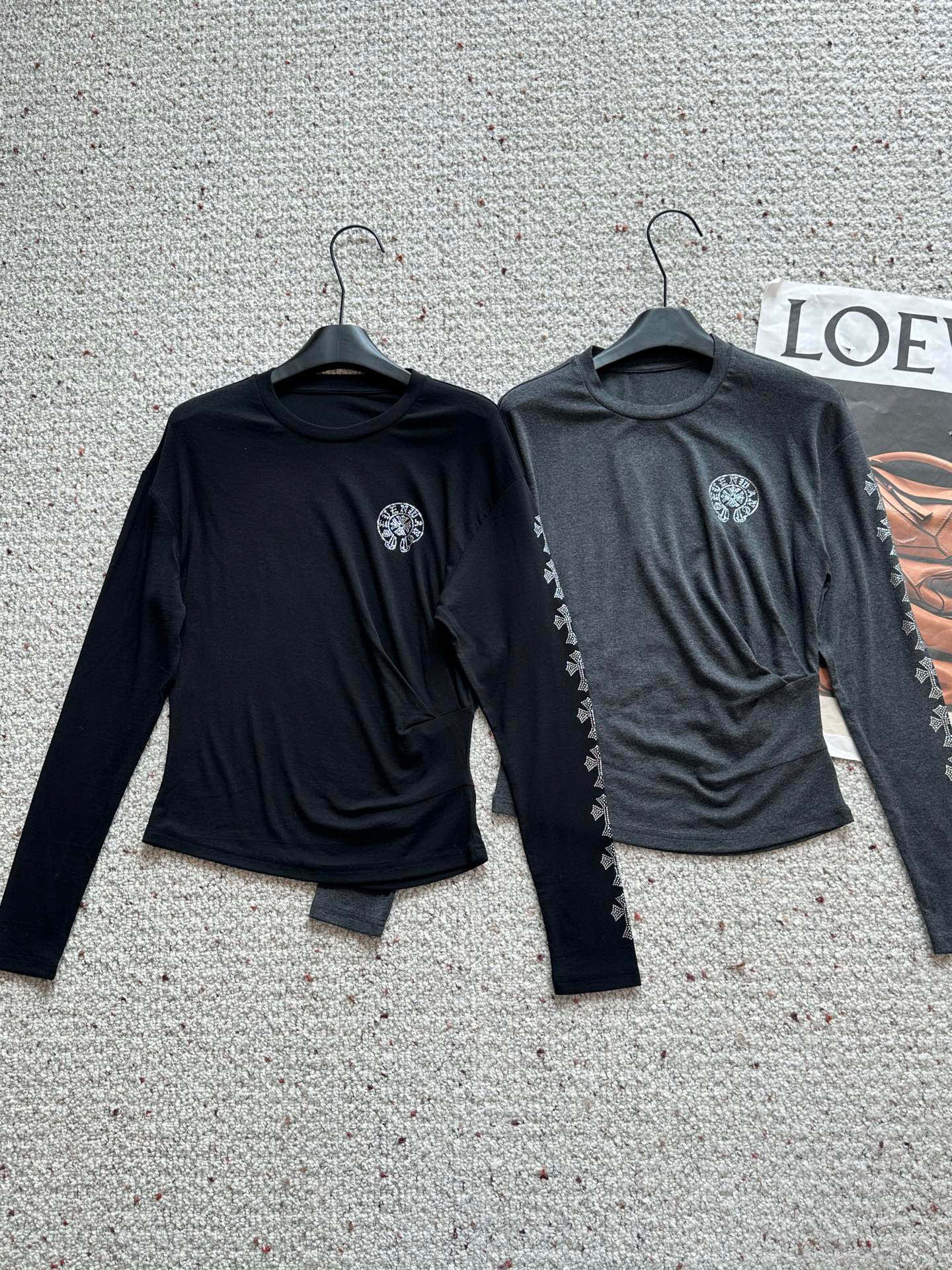 🛒𝐍𝐄𝐖 · 𝟐𝟎𝟐5/爆款现货设计师原创｜2025新款天丝羊毛烫钻打底衫云感舒适的系列！上身的触感谁穿