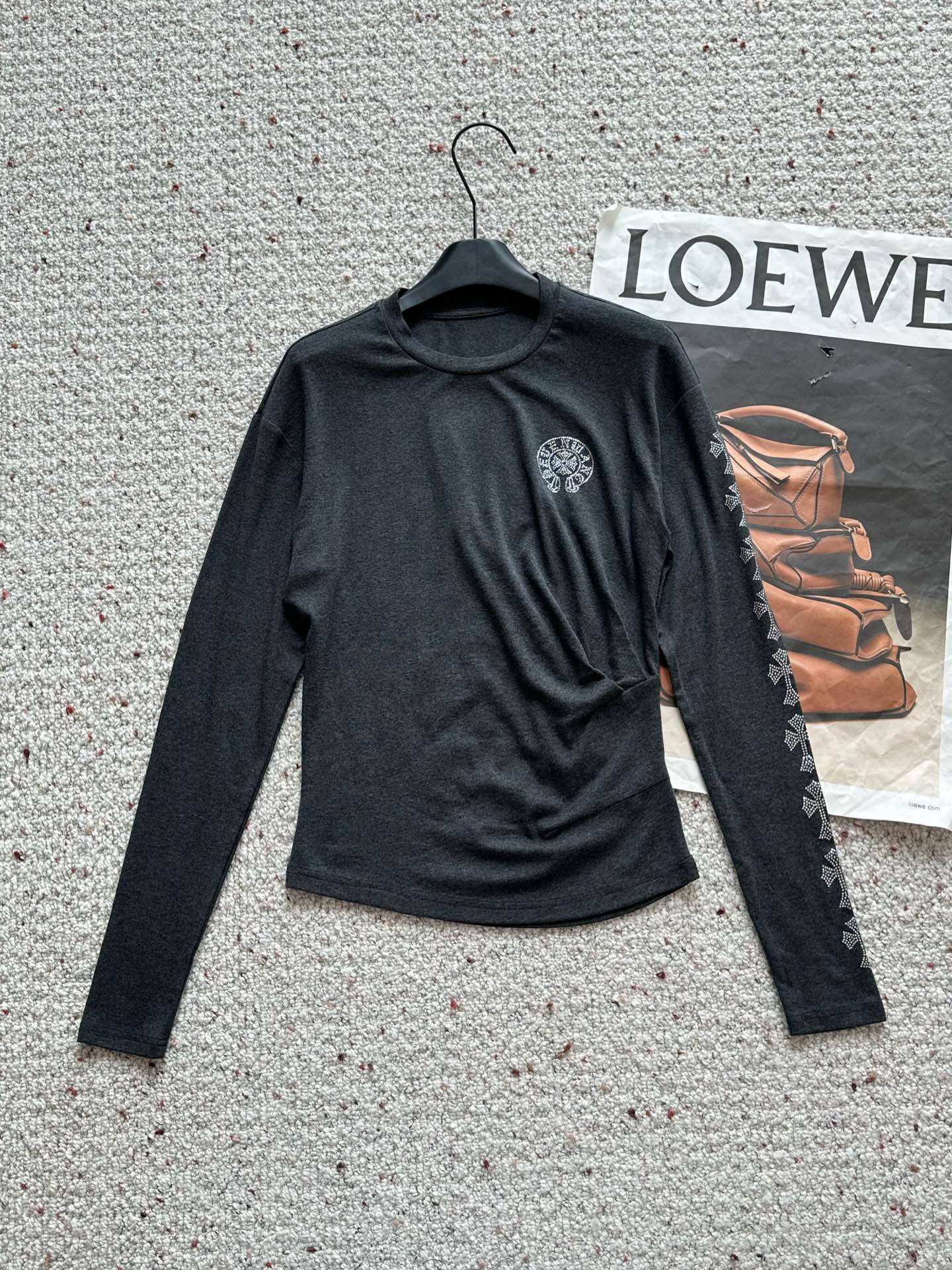 🛒𝐍𝐄𝐖 · 𝟐𝟎𝟐5/爆款现货设计师原创｜2025新款天丝羊毛烫钻打底衫云感舒适的系列！上身的触感谁穿