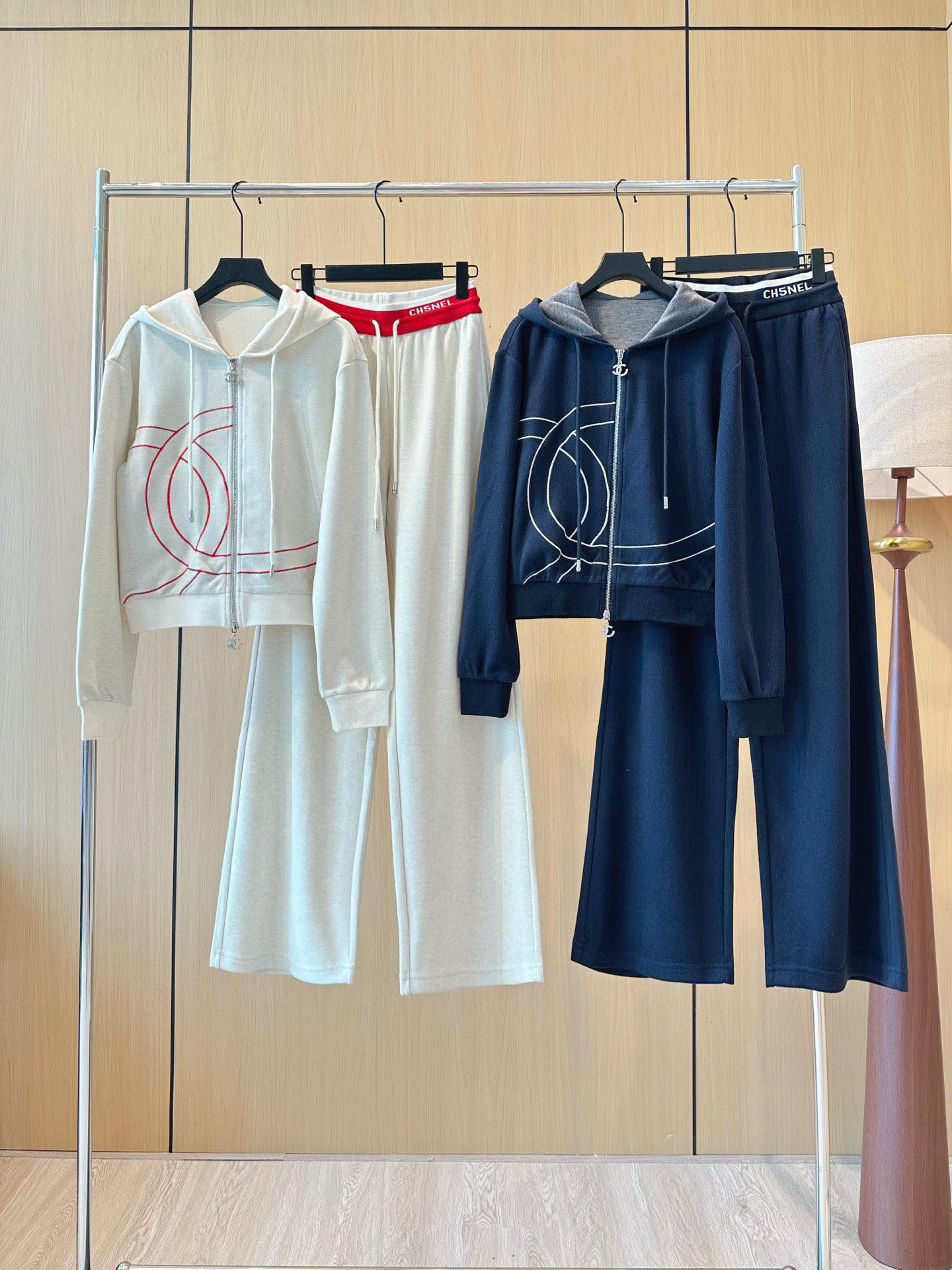 🛒𝐍𝐄𝐖 · 𝟐𝟎𝟐5/爆款现货设计师 原创｜撞色拼接休闲套装带帽拉链休闲外套，搭配织带休闲裤，定制面料