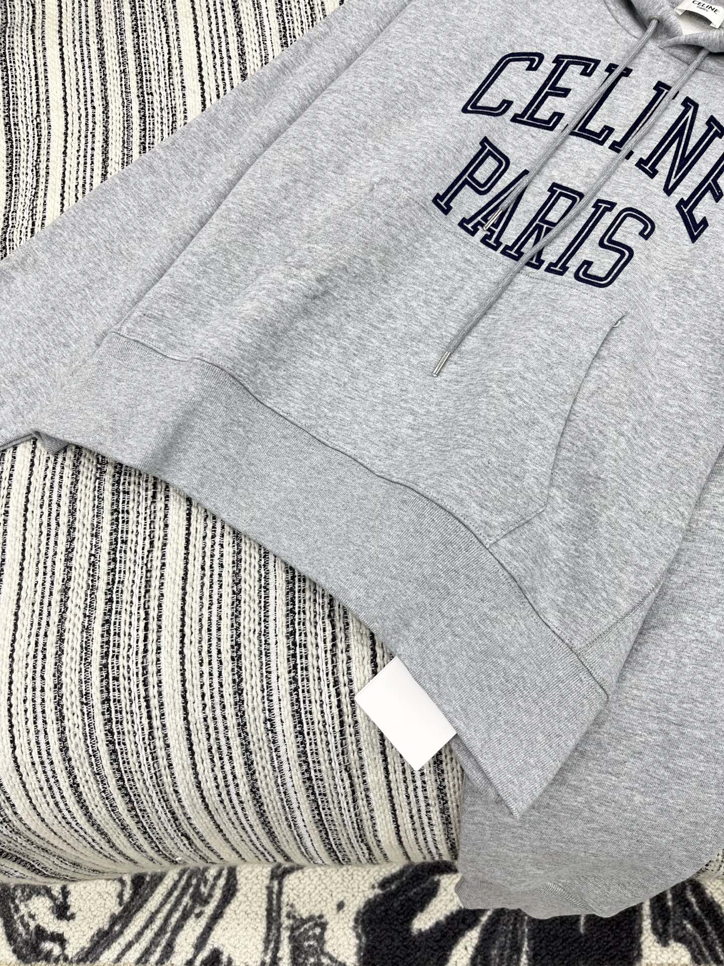 🛒𝐍𝐄𝐖 · 𝟐𝟎𝟐5/爆款现货【原版定制】Celin*｜25早秋经典立体撞色字母带帽卫衣干净利落的裁剪