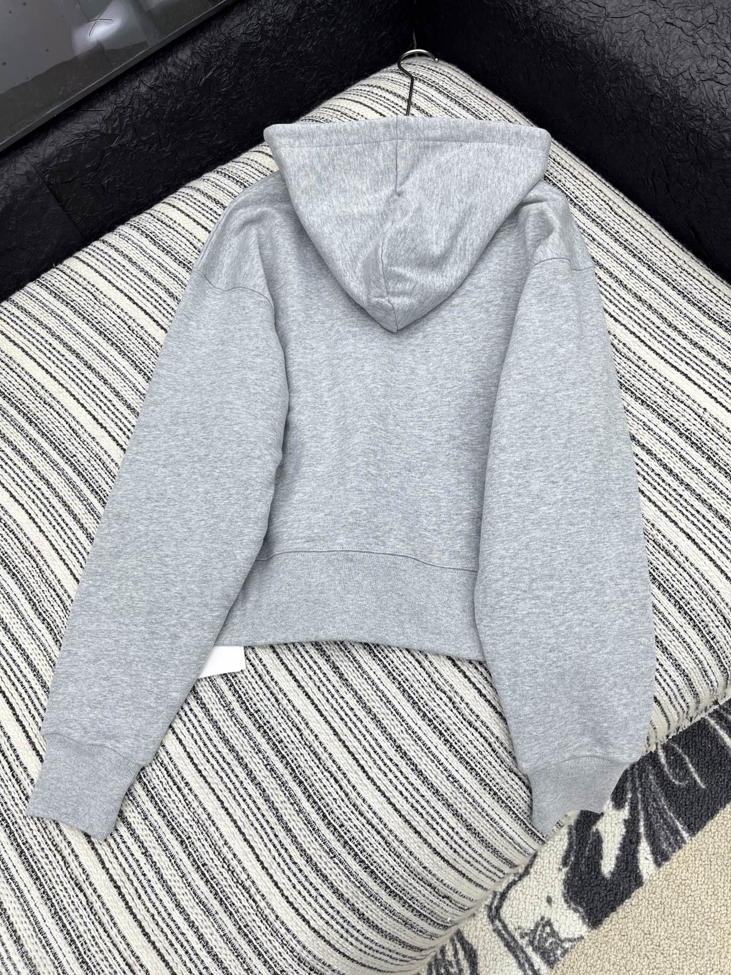 🛒𝐍𝐄𝐖 · 𝟐𝟎𝟐5/爆款现货【原版定制】Celin*｜25早秋经典立体撞色字母带帽卫衣干净利落的裁剪