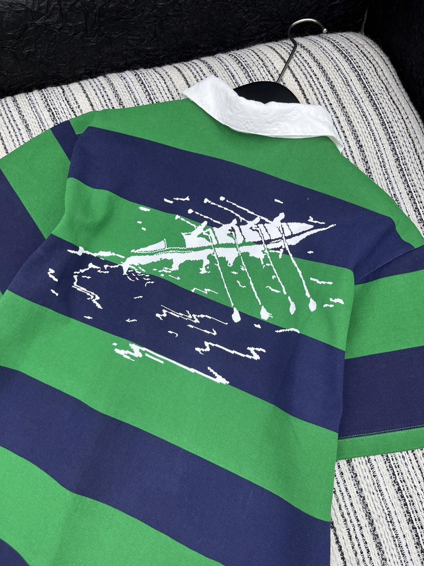 🛒𝐍𝐄𝐖 · 𝟐𝟎𝟐5/爆款现货【原版定制】 LV｜2025翻领撞色polo翻领贴布绣T恤激光刺绣撞色翻