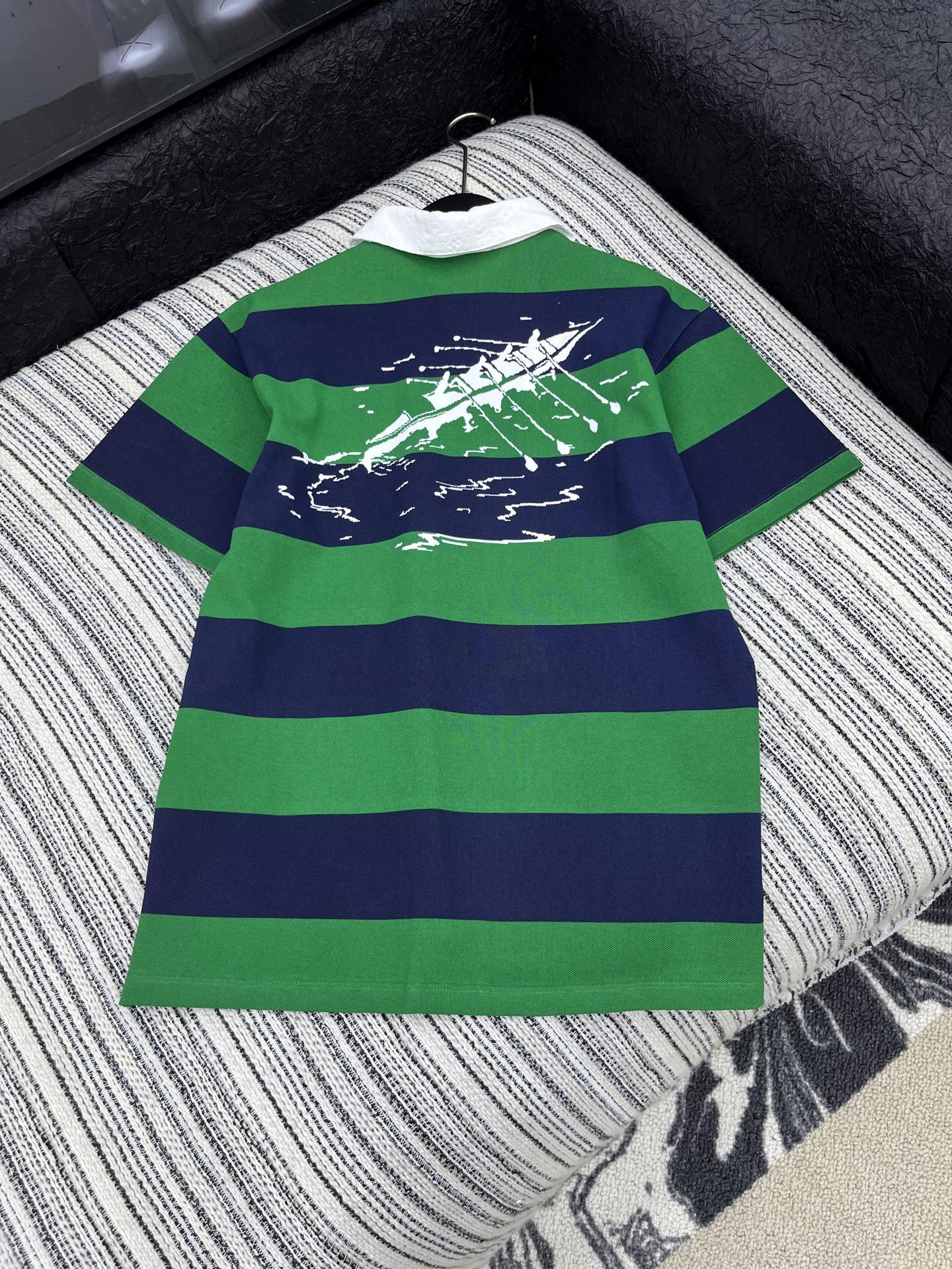 🛒𝐍𝐄𝐖 · 𝟐𝟎𝟐5/爆款现货【原版定制】 LV｜2025翻领撞色polo翻领贴布绣T恤激光刺绣撞色翻