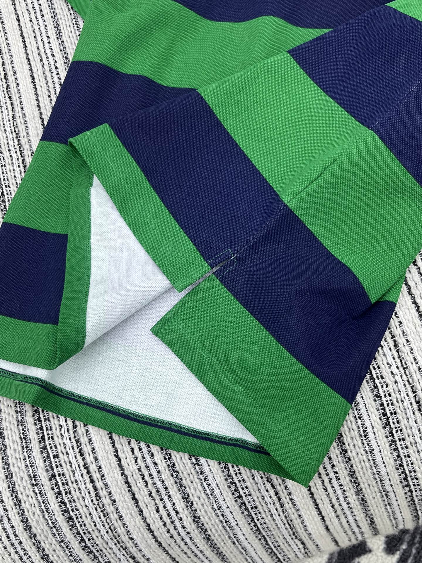 🛒𝐍𝐄𝐖 · 𝟐𝟎𝟐5/爆款现货【原版定制】 LV｜2025翻领撞色polo翻领贴布绣T恤激光刺绣撞色翻