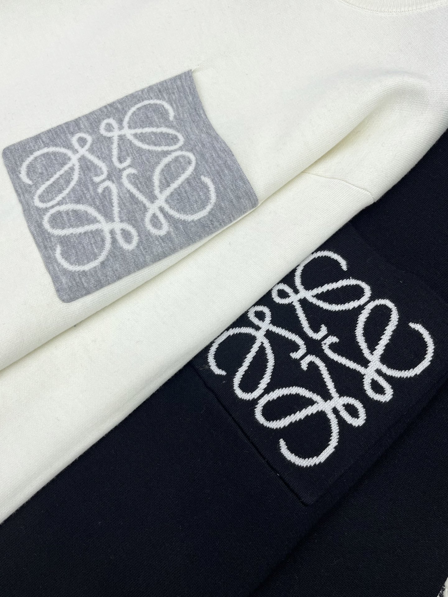 🛒𝐍𝐄𝐖 · 𝟐𝟎𝟐5/爆款现货原单品质 Loew*｜ 2025FW新款口袋提花圆领羊毛🦙针织衫这款简直