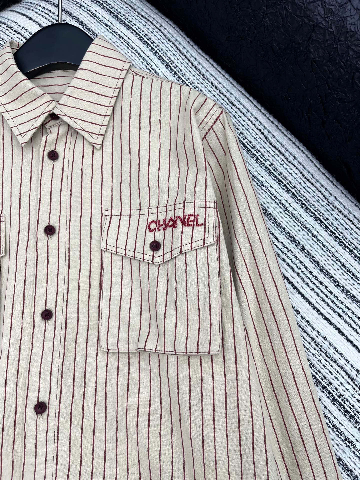 🛒𝐍𝐄𝐖 · 𝟐𝟎𝟐5/爆款现货原单品质 Chane*｜2025新品中古风重工订珠衬衫外套高订面料 定制