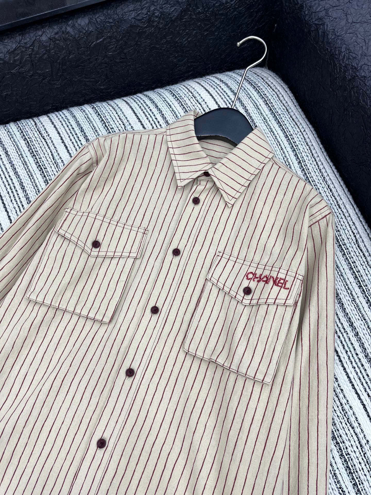 🛒𝐍𝐄𝐖 · 𝟐𝟎𝟐5/爆款现货原单品质 Chane*｜2025新品中古风重工订珠衬衫外套高订面料 定制