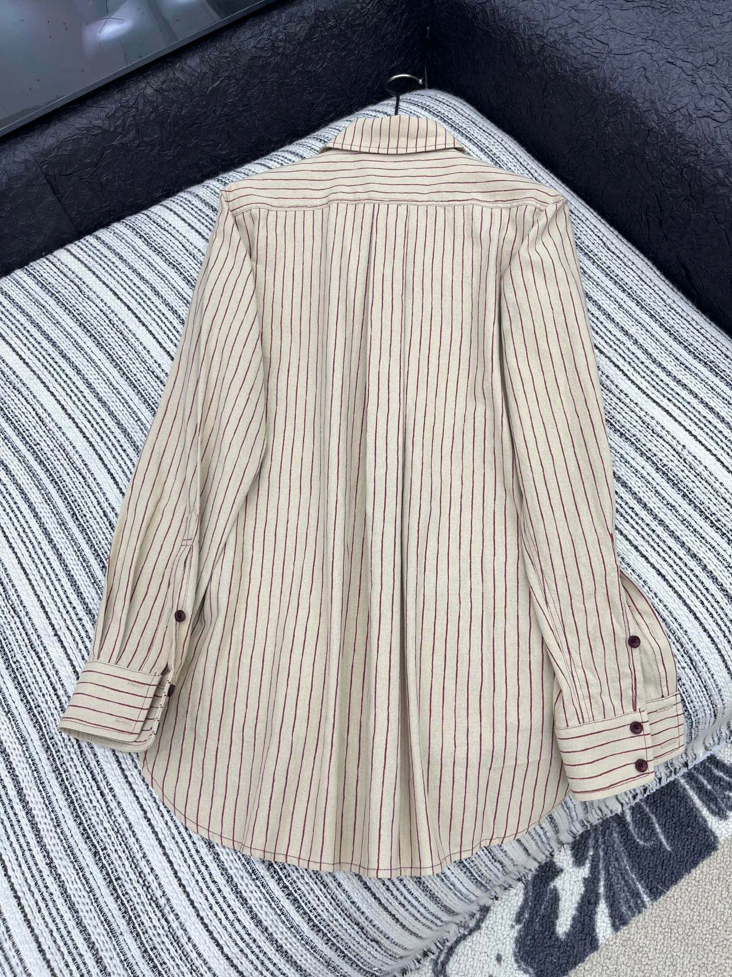 🛒𝐍𝐄𝐖 · 𝟐𝟎𝟐5/爆款现货原单品质 Chane*｜2025新品中古风重工订珠衬衫外套高订面料 定制