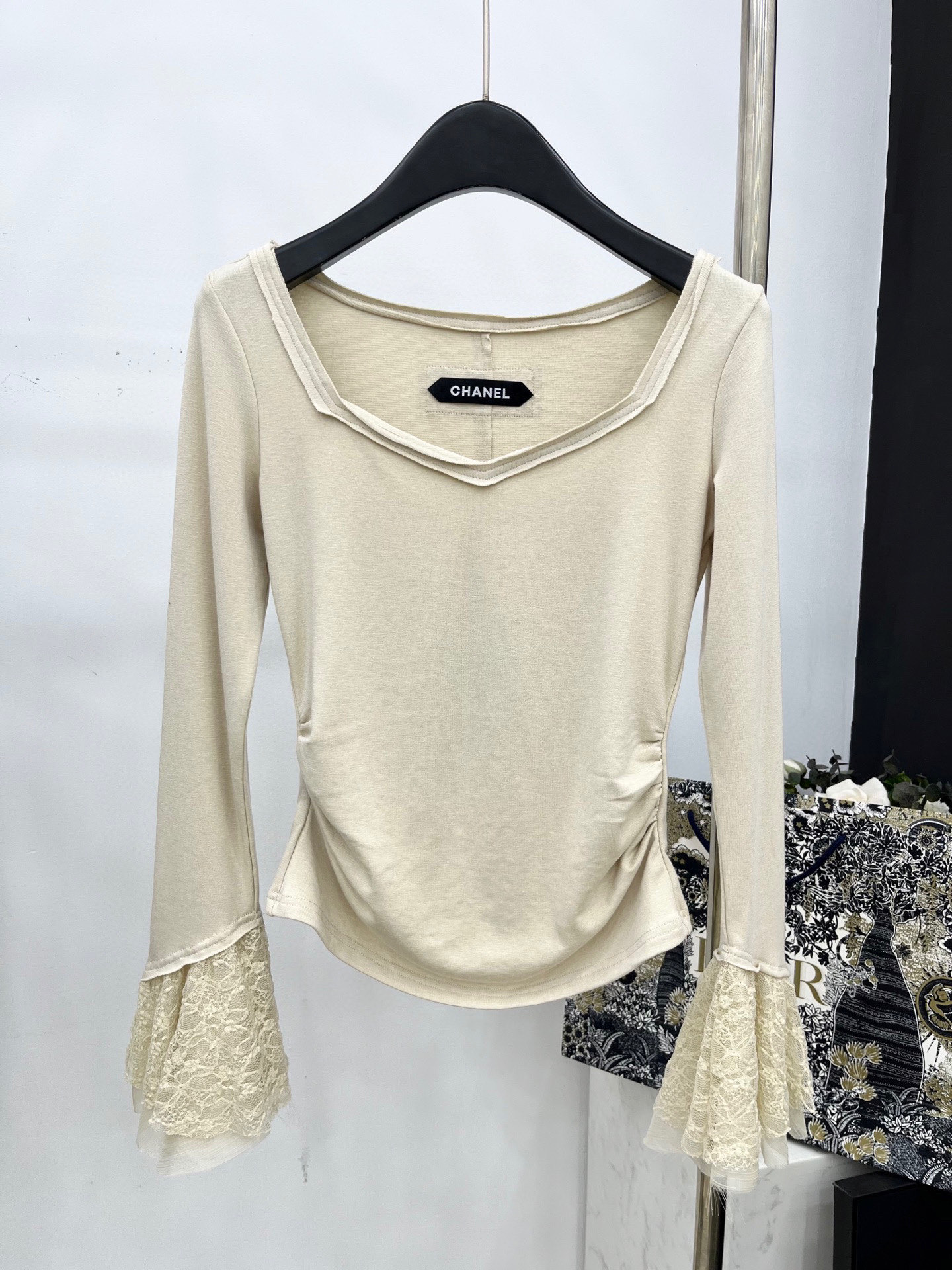 🛒𝐍𝐄𝐖 · 𝟐𝟎𝟐5/爆款现货原单品质 Chane*｜2025中古系列重工设计百搭圆领打底衫韩国进口面