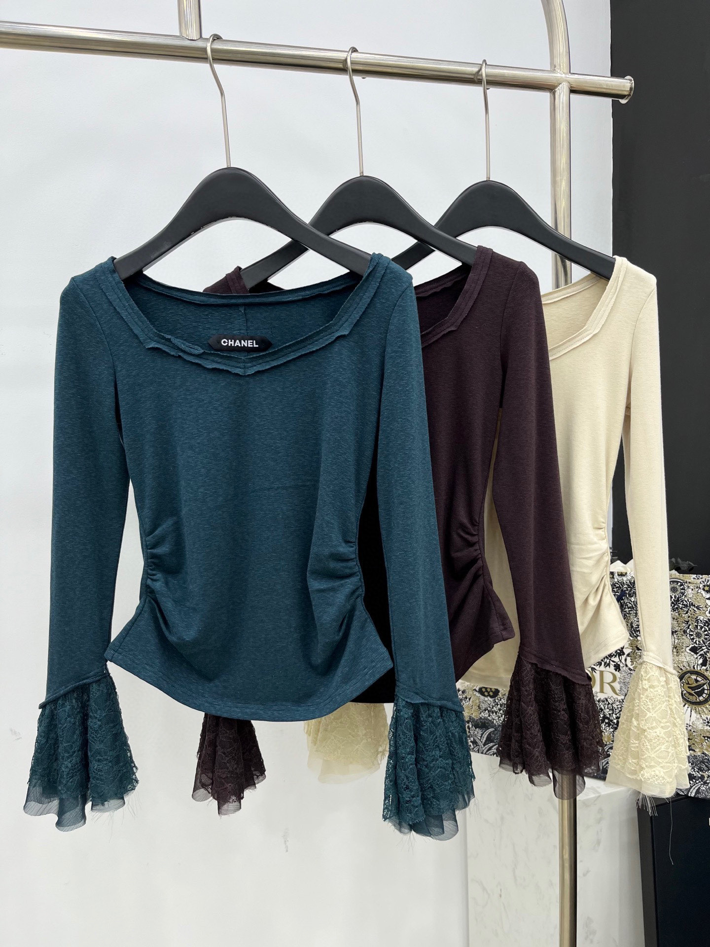 🛒𝐍𝐄𝐖 · 𝟐𝟎𝟐5/爆款现货原单品质 Chane*｜2025中古系列重工设计百搭圆领打底衫韩国进口面