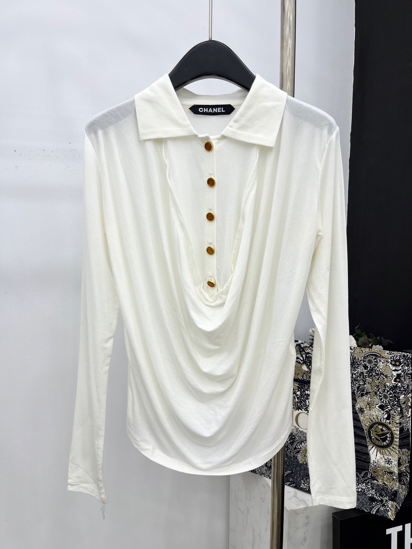 🛒𝐍𝐄𝐖 · 𝟐𝟎𝟐5/爆款现货原单品质 Chane*｜2025中古系列重工设计百搭翻领打底衫韩国进口面