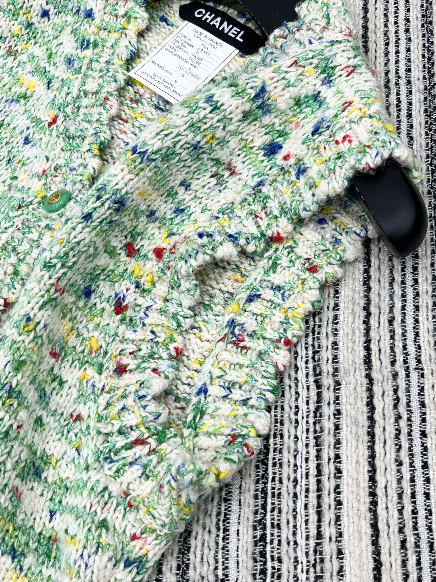 🛒𝐍𝐄𝐖 · 𝟐𝟎𝟐5/爆款现货原单品质 Chan*｜25中古系列重工手工宝石扣V领背心外套独家订制纱线