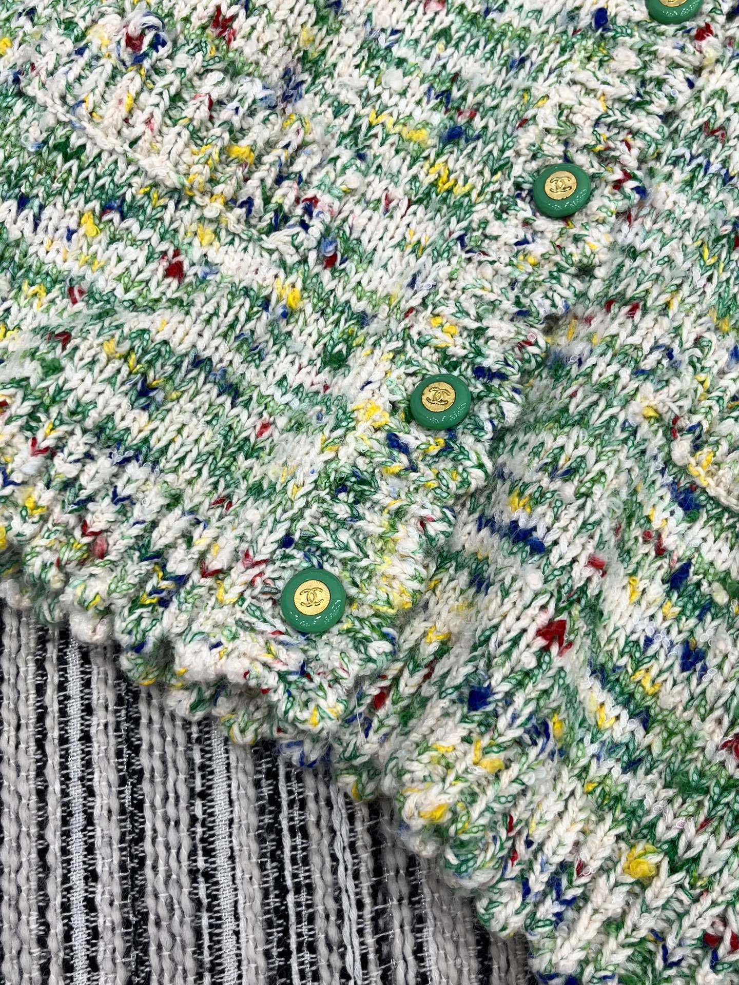 🛒𝐍𝐄𝐖 · 𝟐𝟎𝟐5/爆款现货原单品质 Chan*｜25中古系列重工手工宝石扣V领外套独家订制纱线 ，