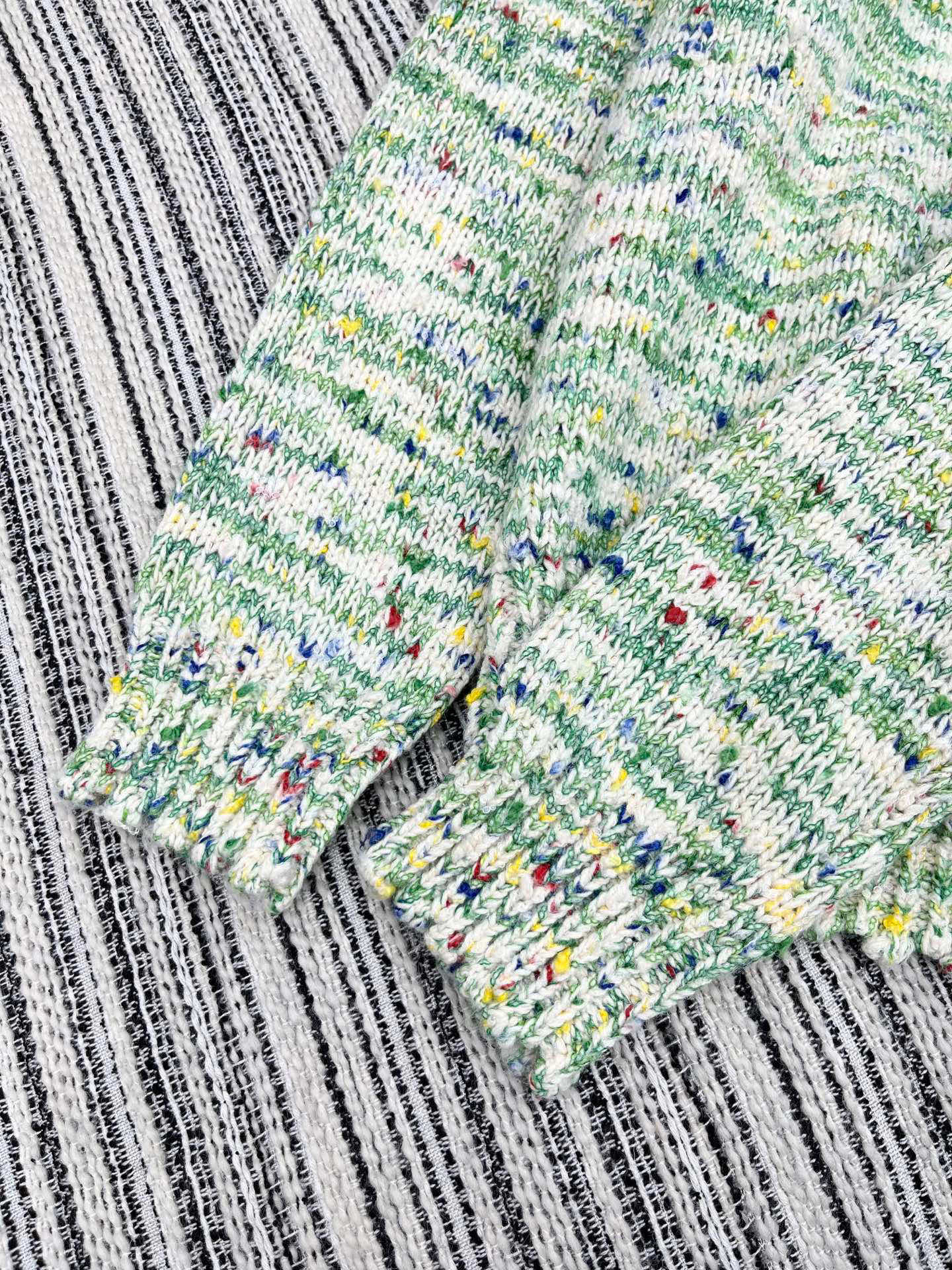 🛒𝐍𝐄𝐖 · 𝟐𝟎𝟐5/爆款现货原单品质 Chan*｜25中古系列重工手工宝石扣圆领毛衣独家订制纱线 ，