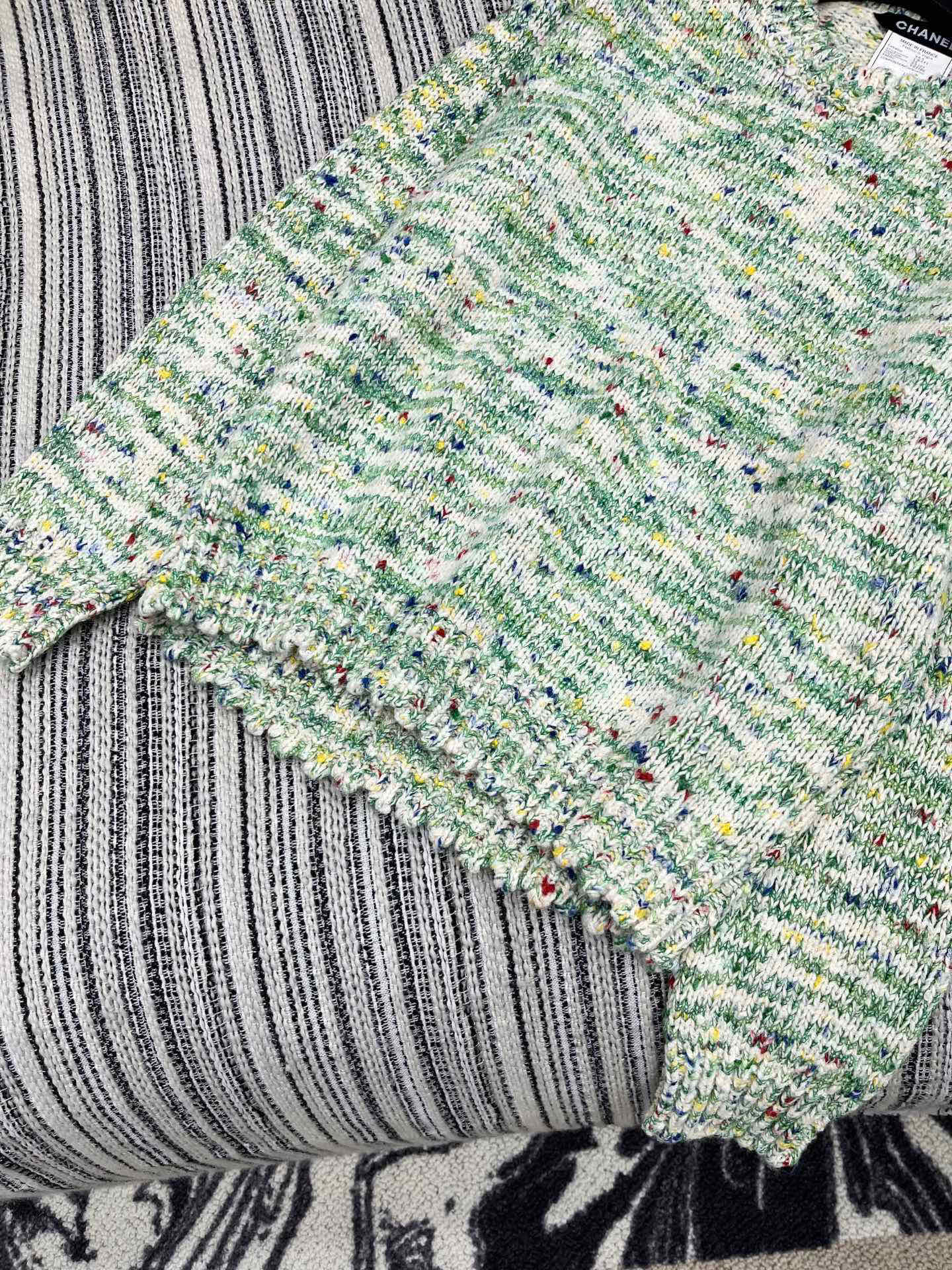 🛒𝐍𝐄𝐖 · 𝟐𝟎𝟐5/爆款现货原单品质 Chan*｜25中古系列重工手工宝石扣圆领毛衣独家订制纱线 ，
