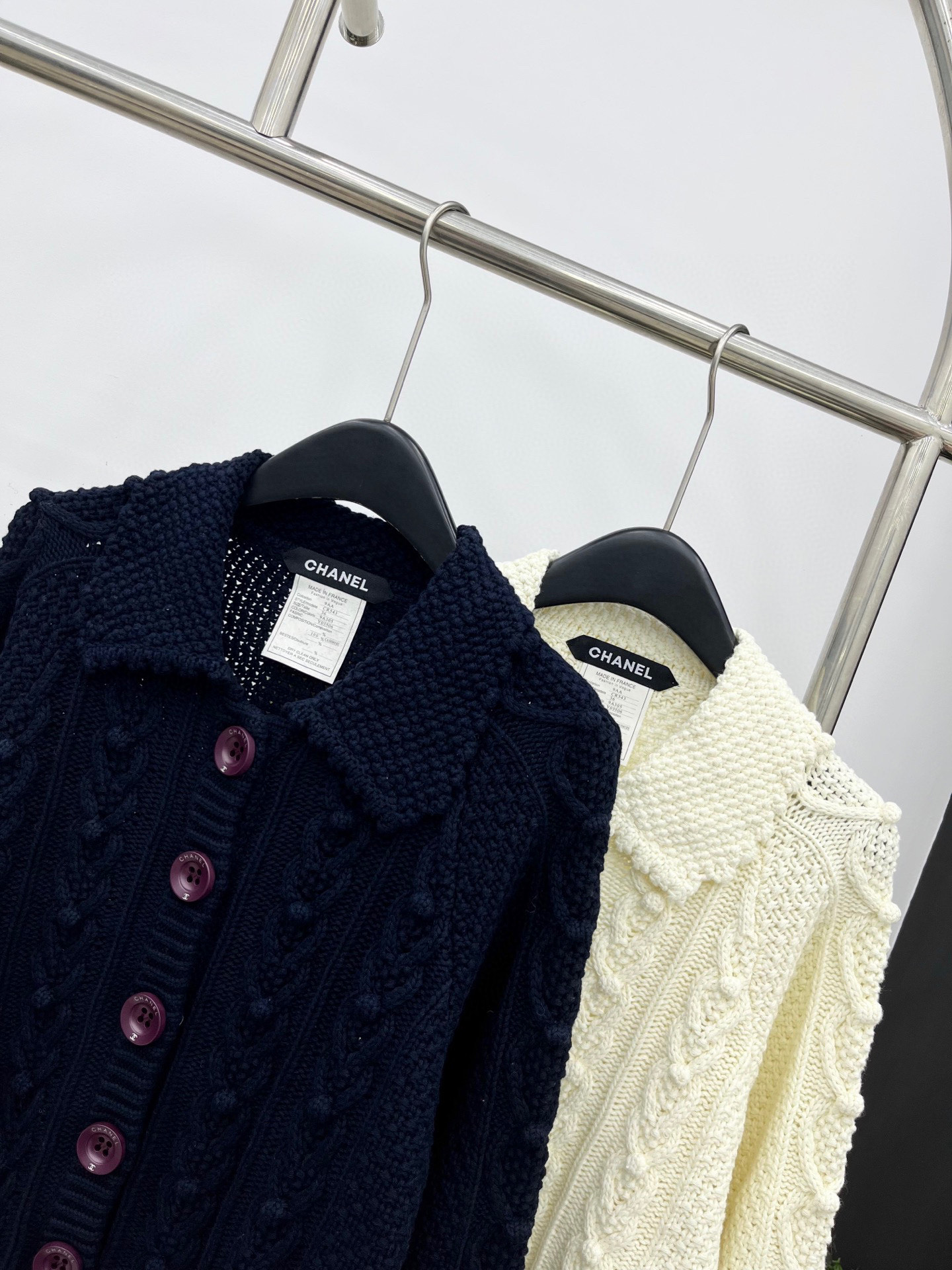 🛒𝐍𝐄𝐖 · 𝟐𝟎𝟐5/爆款现货原单品质 Chan*｜25中古系列重工钩花翻领外套设计高级又时髦！1:1