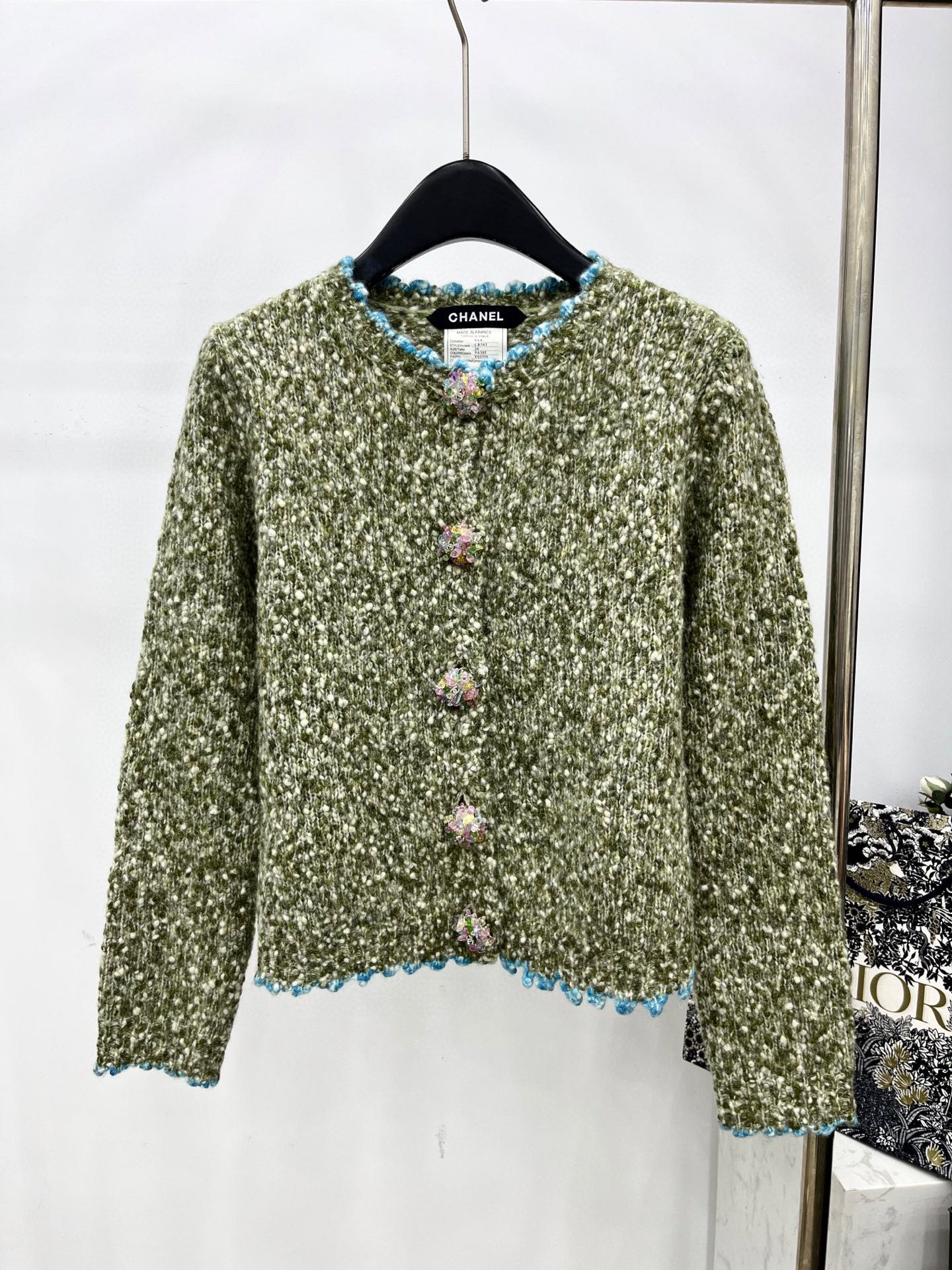 🛒𝐍𝐄𝐖 · 𝟐𝟎𝟐5/爆款现货原单品质 Chan*｜25中古系列重工手工大钻扣圆领外套独家订制纱线 ，