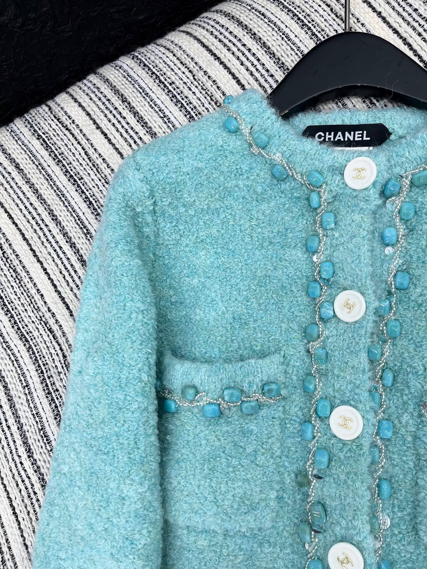 🛒𝐍𝐄𝐖 · 𝟐𝟎𝟐5/爆款现货原单品质 Chan*｜25中古系列重工撞色宝石装饰圆领外套独家订制小香风