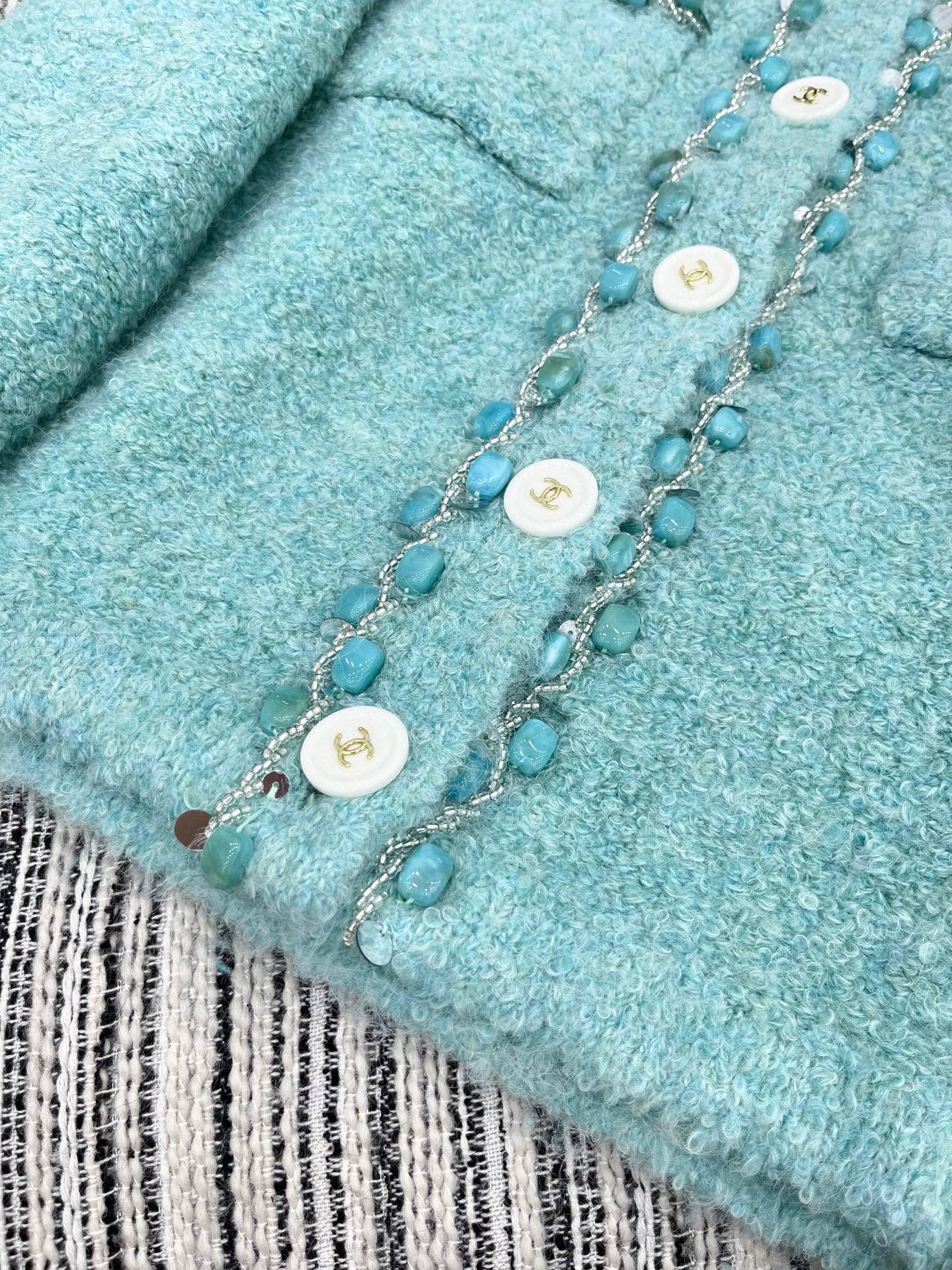 🛒𝐍𝐄𝐖 · 𝟐𝟎𝟐5/爆款现货原单品质 Chan*｜25中古系列重工撞色宝石装饰圆领外套独家订制小香风