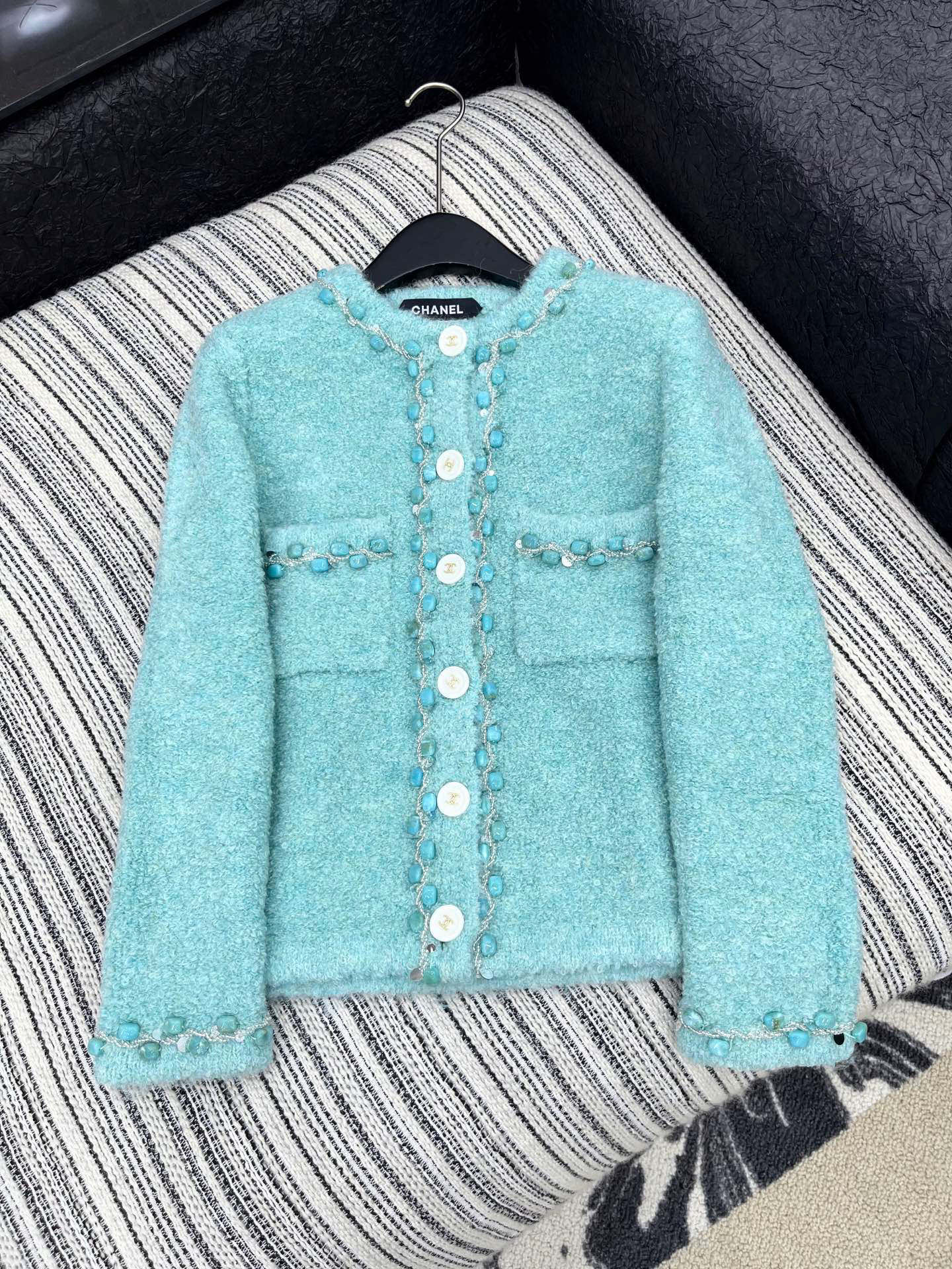 🛒𝐍𝐄𝐖 · 𝟐𝟎𝟐5/爆款现货原单品质 Chan*｜25中古系列重工撞色宝石装饰圆领外套独家订制小香风