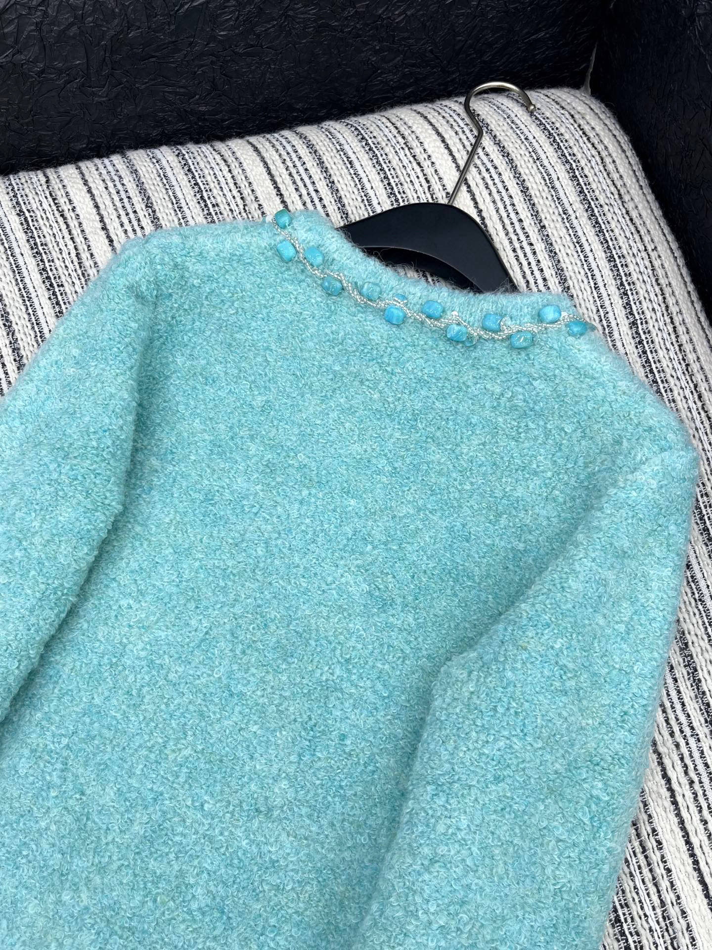 🛒𝐍𝐄𝐖 · 𝟐𝟎𝟐5/爆款现货原单品质 Chan*｜25中古系列重工撞色宝石装饰圆领外套独家订制小香风