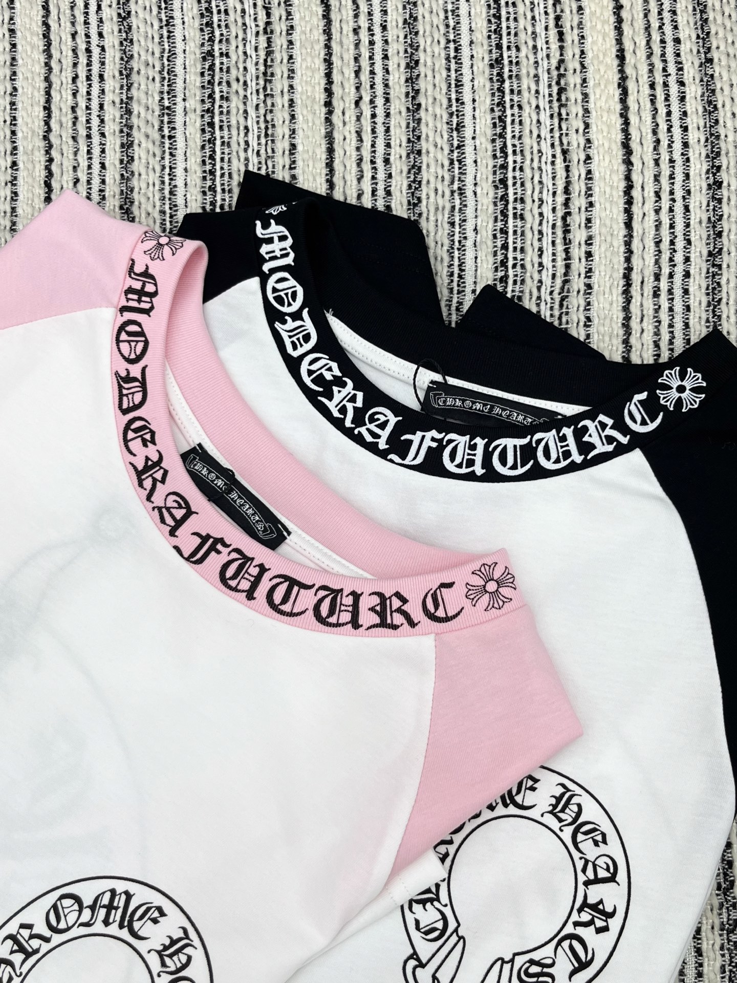 🛒𝐍𝐄𝐖 · 𝟐𝟎𝟐5/爆款现货原单品质 克罗星｜2025新款梵文长袖衫宽松慵懒系列！经典色系减龄装上身