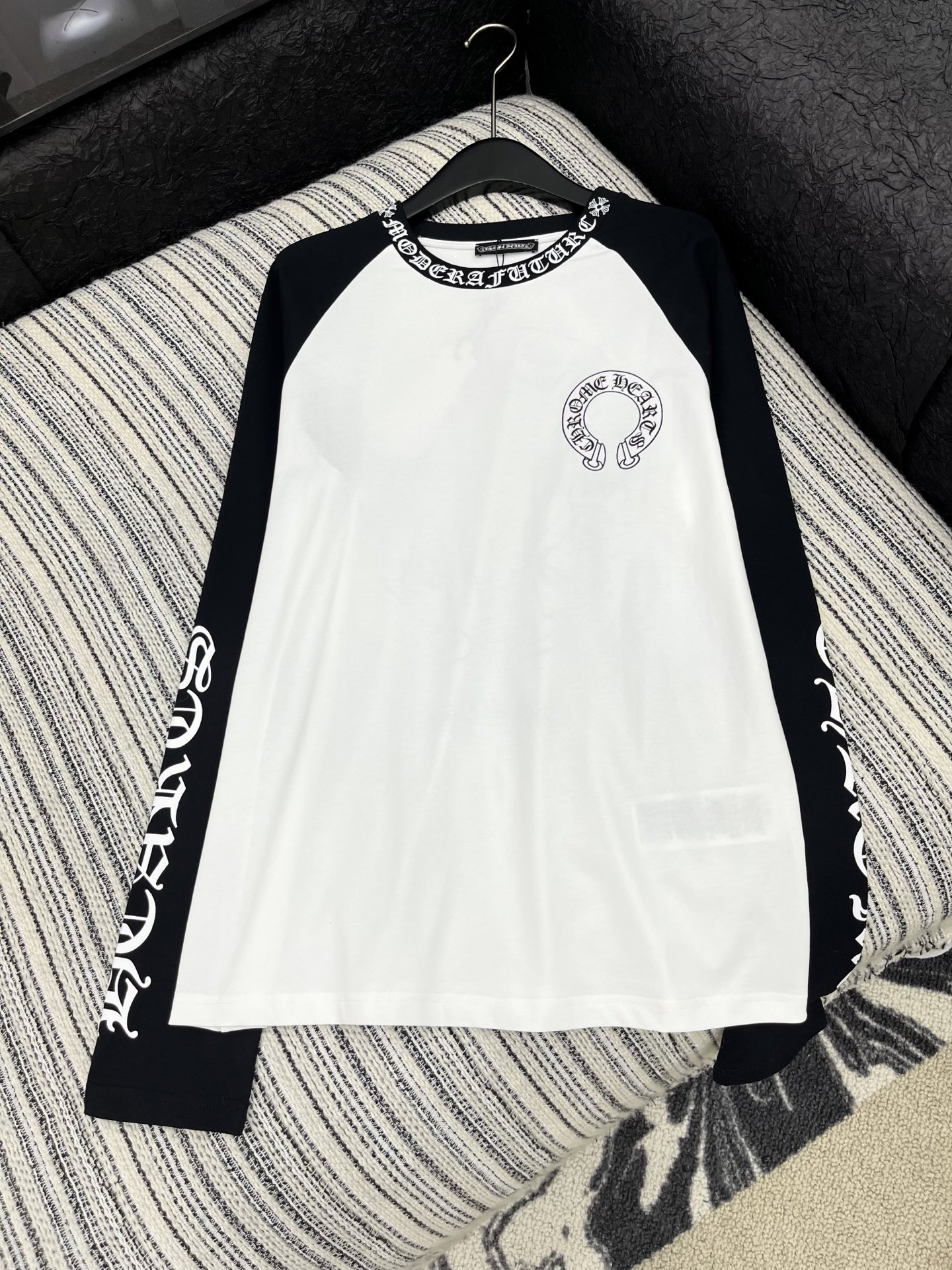 🛒𝐍𝐄𝐖 · 𝟐𝟎𝟐5/爆款现货原单品质 克罗星｜2025新款梵文长袖衫宽松慵懒系列！经典色系减龄装上身