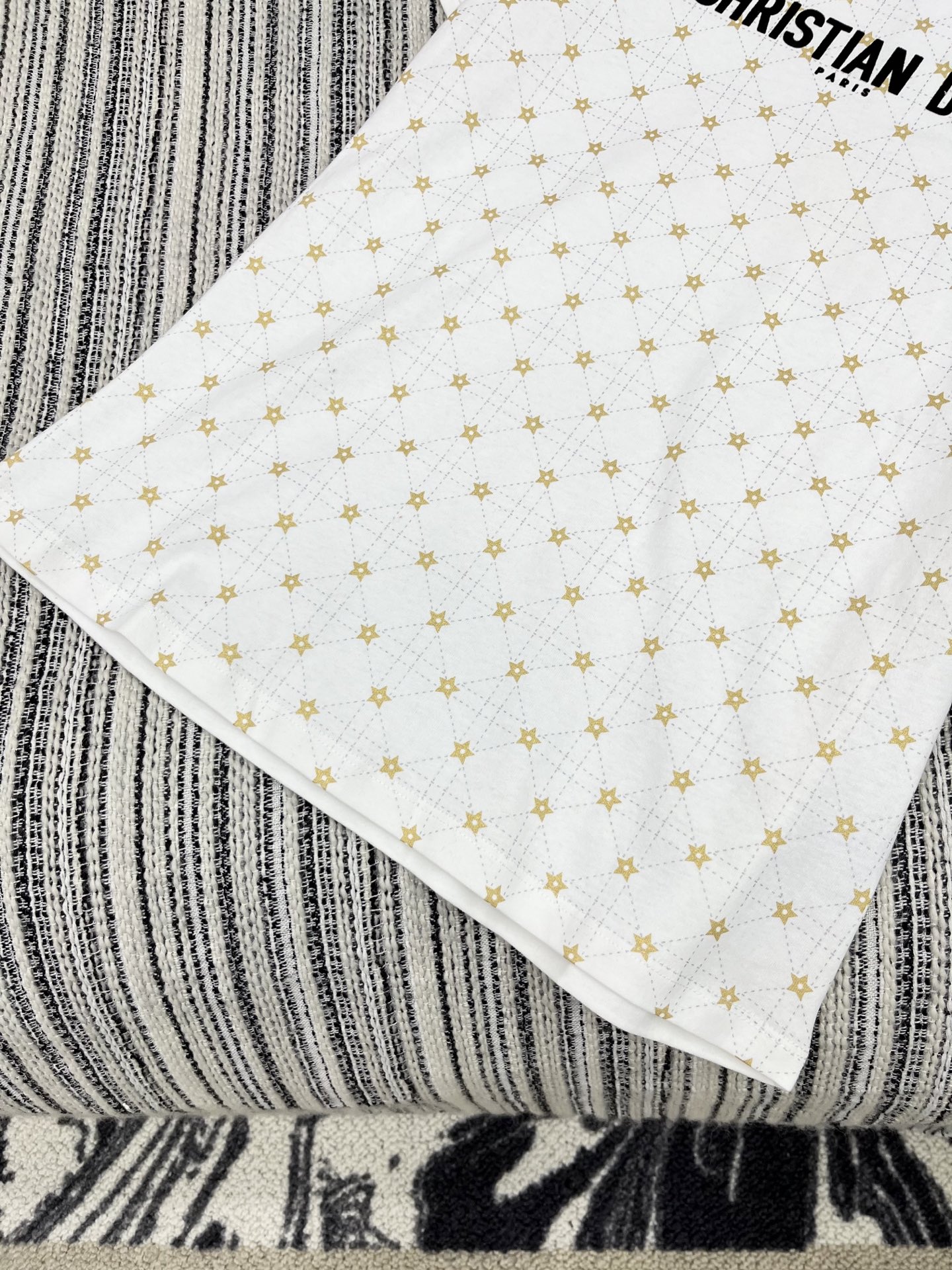 🛒𝐍𝐄𝐖 · 𝟐𝟎𝟐5/爆款现货原单品质 Dio*｜2025星星✨印花短袖T恤 经典色系减龄装上身的触感