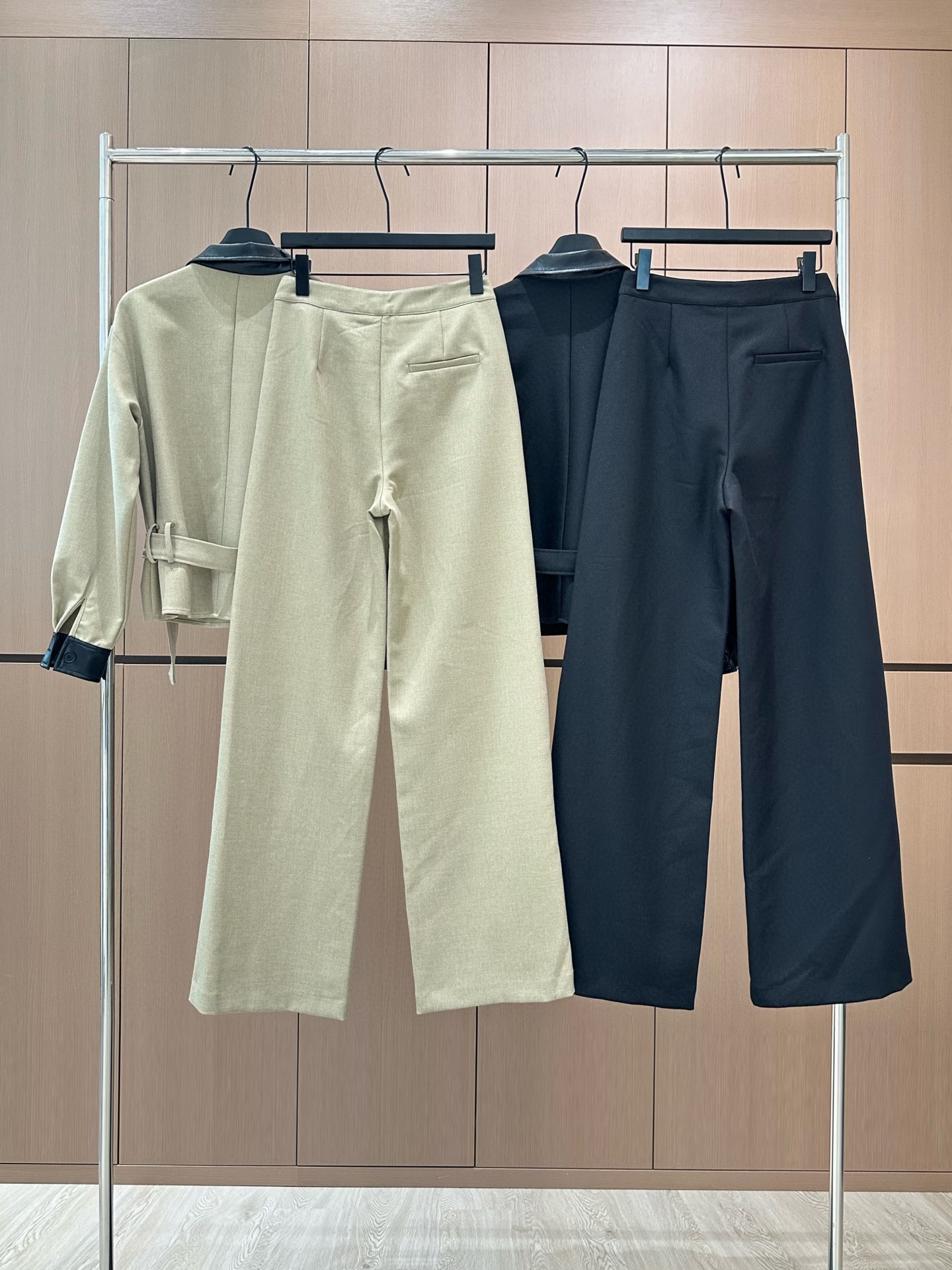 🛒𝐍𝐄𝐖 · 𝟐𝟎𝟐5/爆款现货设计师 原创｜撞色拼接休闲套装拼皮翻领休闲外套，搭配休闲裤，定制面料，日