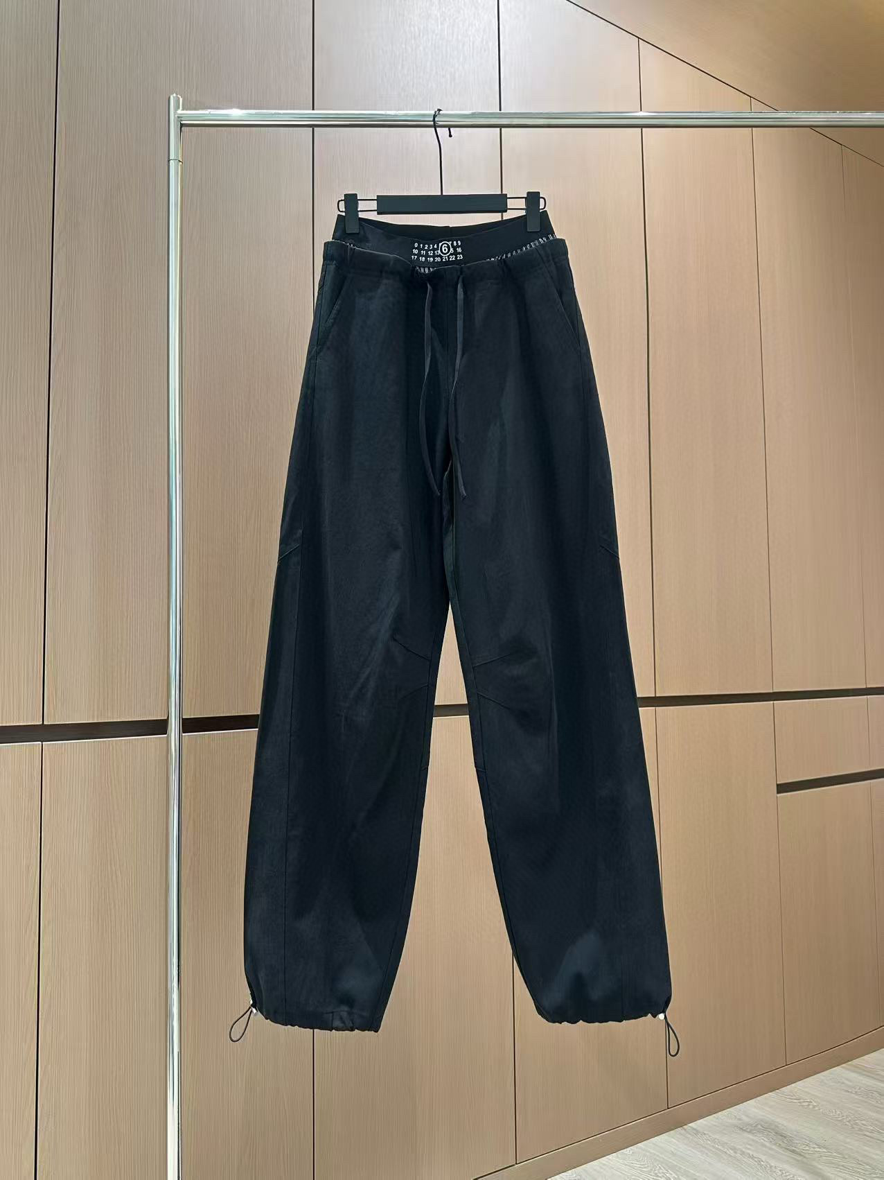 🛒𝐍𝐄𝐖 · 𝟐𝟎𝟐5/爆款现货原单品质 设计师原创｜25新款双腰头工装式休闲裤颜色百搭高级 定制腰带尽