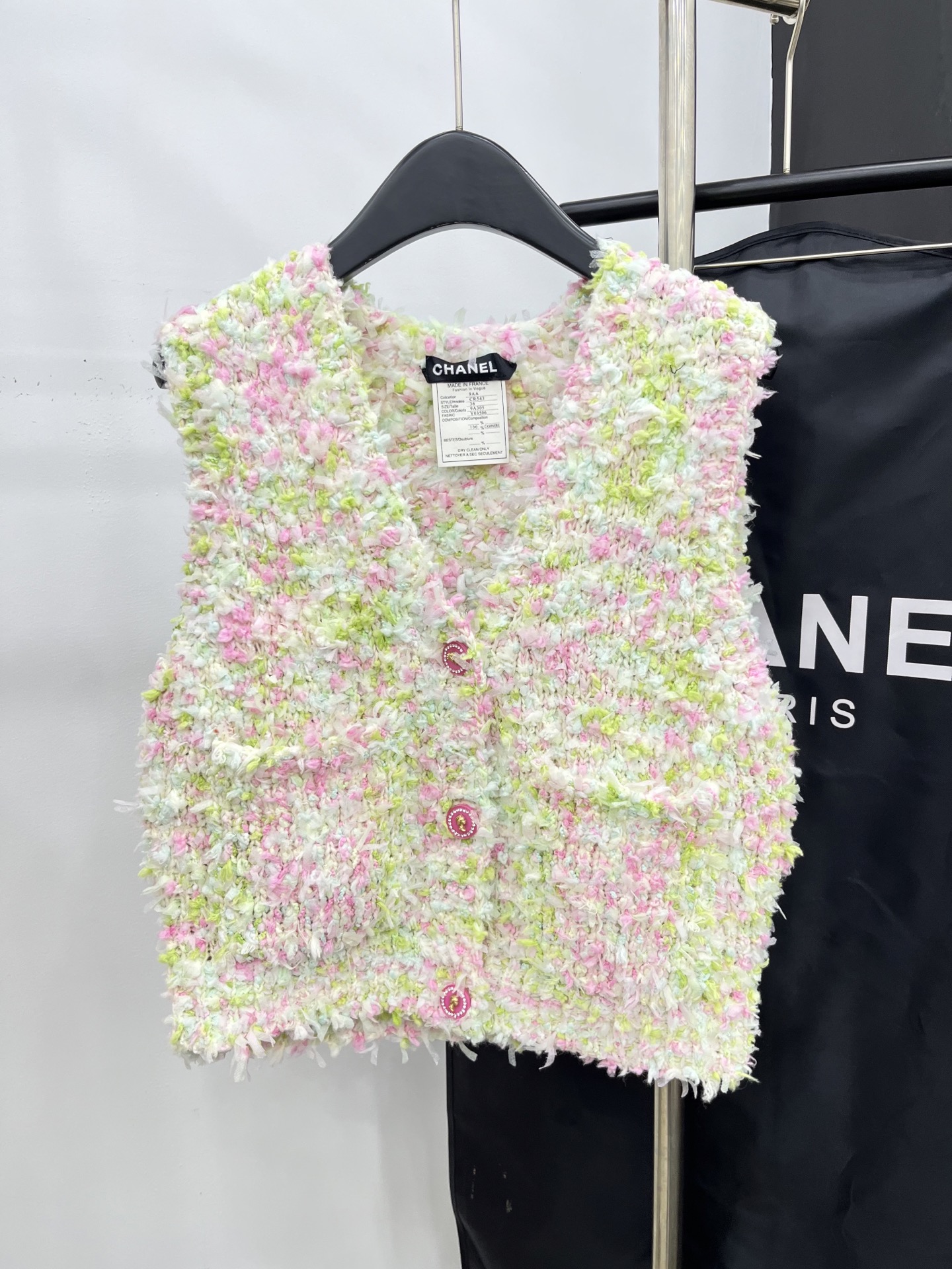 🛒𝐍𝐄𝐖 · 𝟐𝟎𝟐5/爆款现货原单品质 Chan*｜25中古系列重工手工钻扣V领背心外套独家订制纱线 