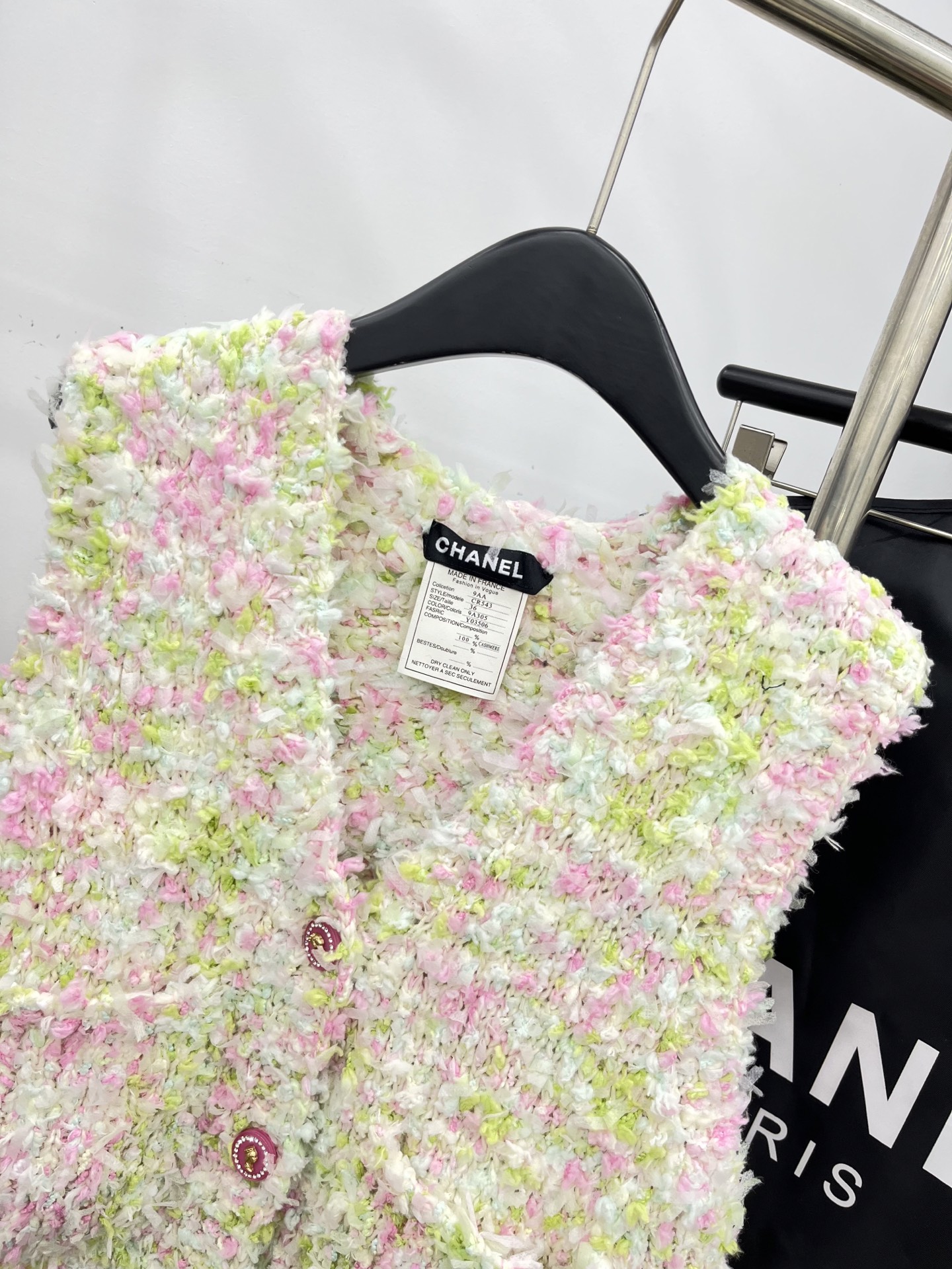 🛒𝐍𝐄𝐖 · 𝟐𝟎𝟐5/爆款现货原单品质 Chan*｜25中古系列重工手工钻扣V领背心外套独家订制纱线 