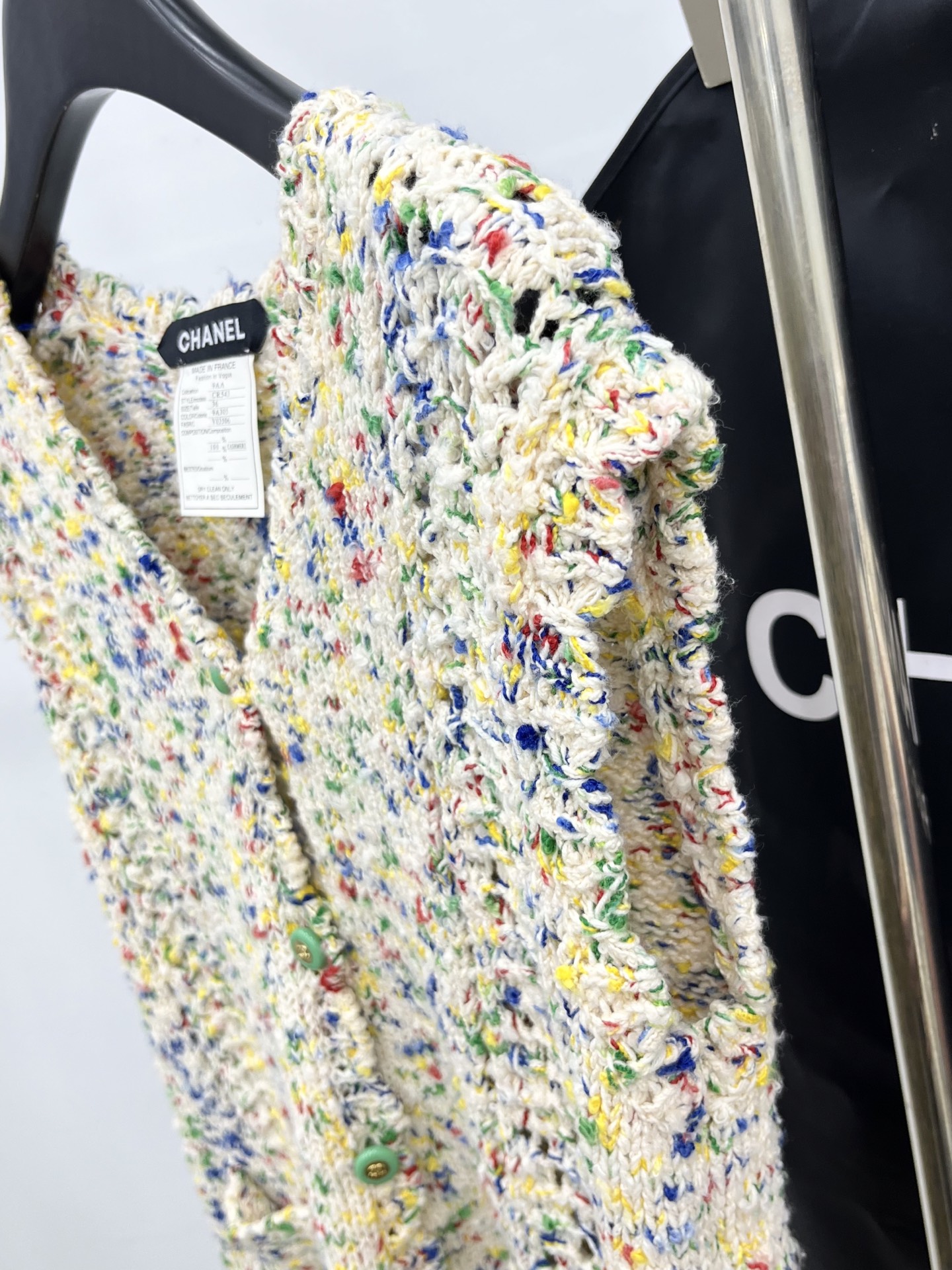 🛒𝐍𝐄𝐖 · 𝟐𝟎𝟐5/爆款现货原单品质 Chan*｜25中古系列重工手工镂空钩花V领背心外套独家订制纱