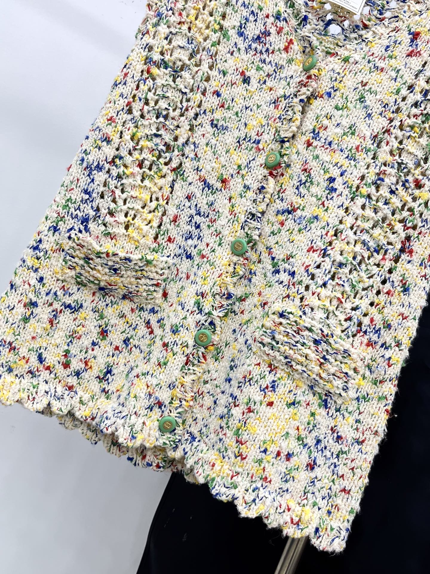 🛒𝐍𝐄𝐖 · 𝟐𝟎𝟐5/爆款现货原单品质 Chan*｜25中古系列重工手工镂空钩花V领背心外套独家订制纱