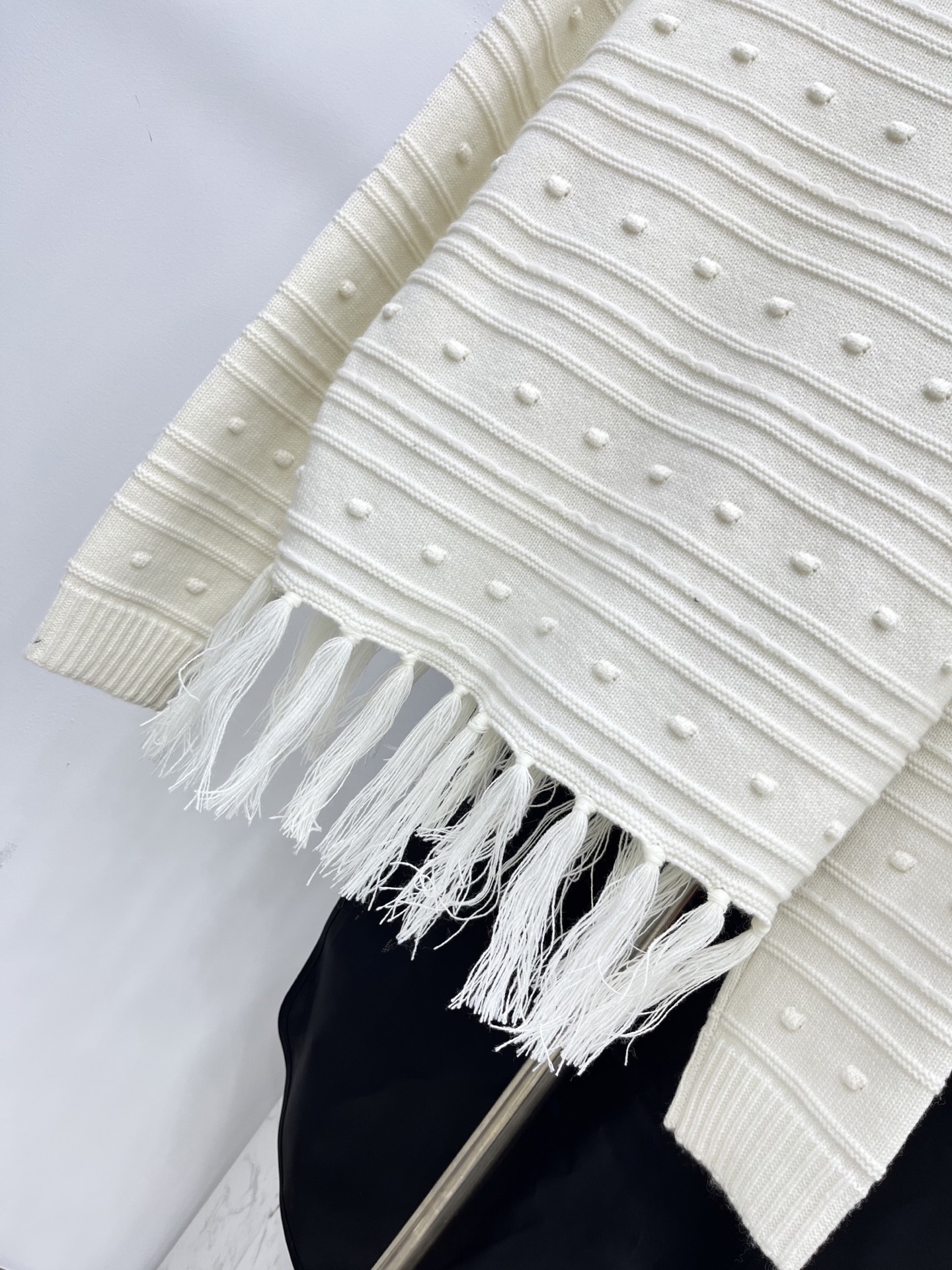 🛒𝐍𝐄𝐖 · 𝟐𝟎𝟐5/爆款现货原单品质 Chan*｜25中古系列重工翻领流苏毛衣设计高级又时髦！1:1