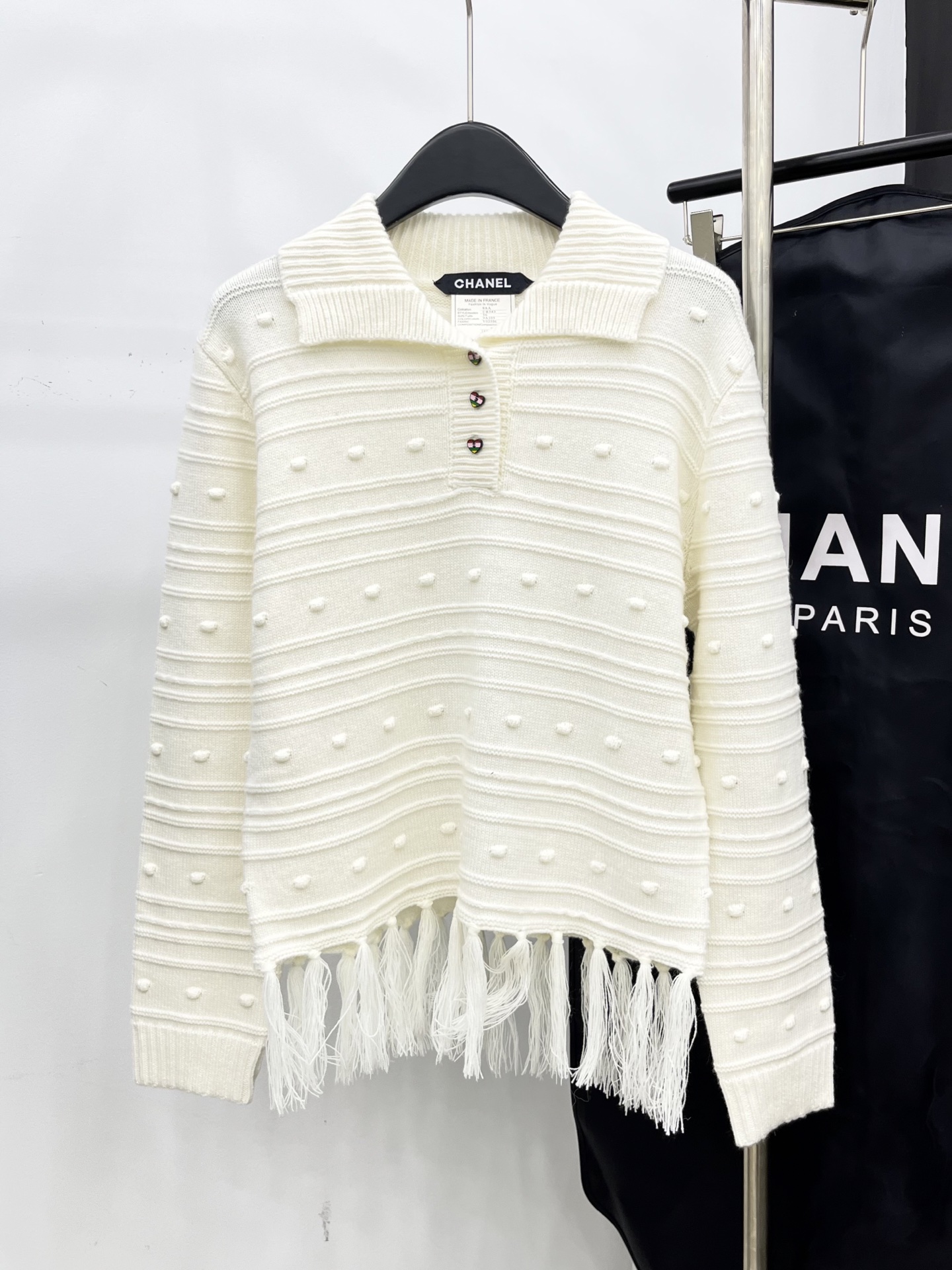 🛒𝐍𝐄𝐖 · 𝟐𝟎𝟐5/爆款现货原单品质 Chan*｜25中古系列重工翻领流苏毛衣设计高级又时髦！1:1