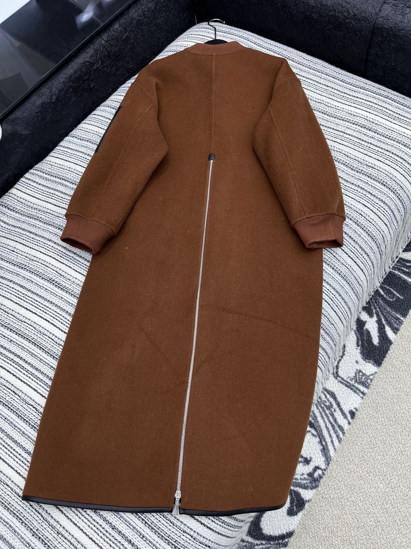 🛒𝐍𝐄𝐖 · 𝟐𝟎𝟐5/爆款现货原单品质 Her*｜2025秋冬新品长款双面呢外套 真皮撞色拼接超级重磅