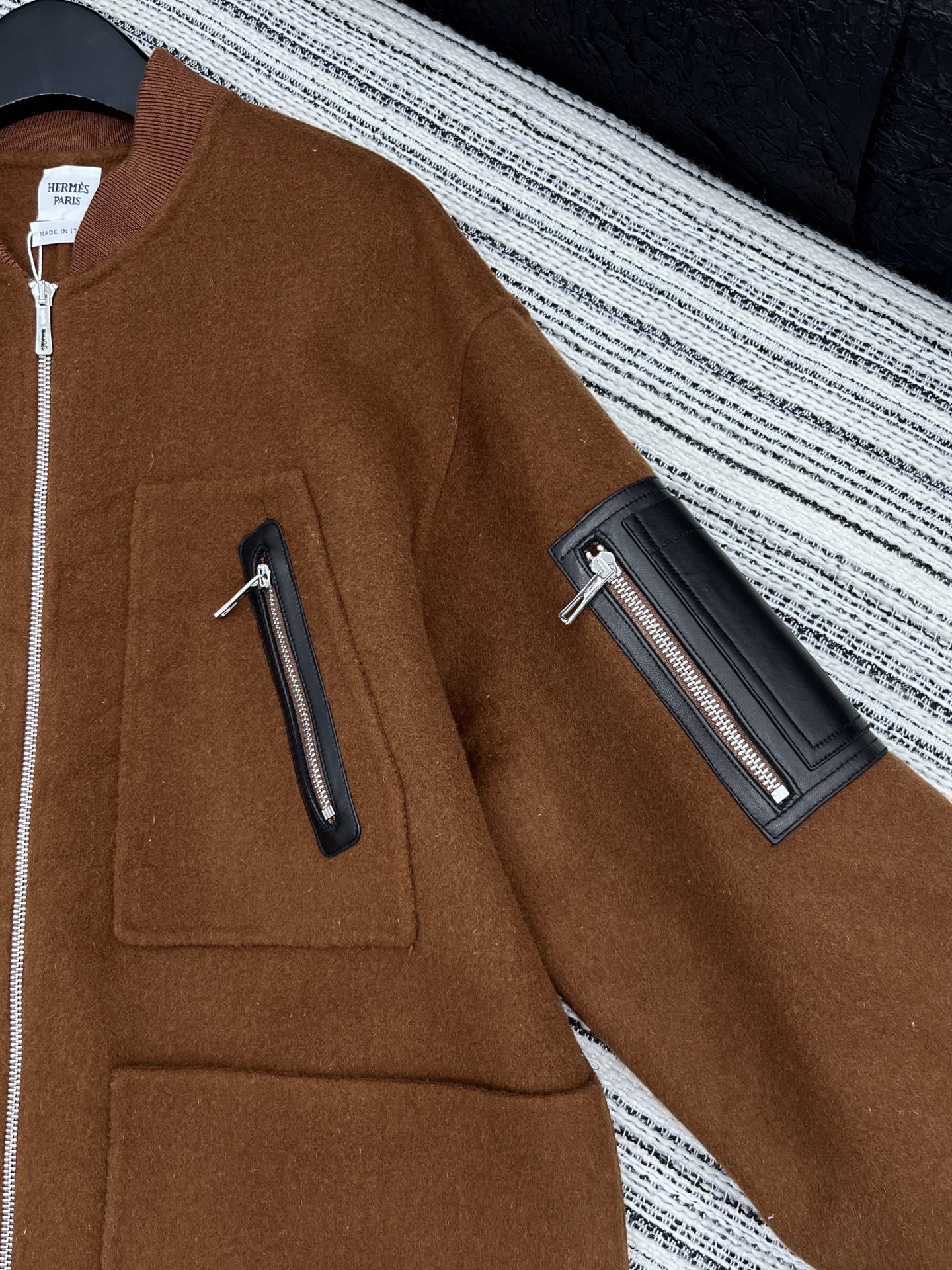 🛒𝐍𝐄𝐖 · 𝟐𝟎𝟐5/爆款现货原单品质 Her*｜2025秋冬新品长款双面呢外套 真皮撞色拼接超级重磅