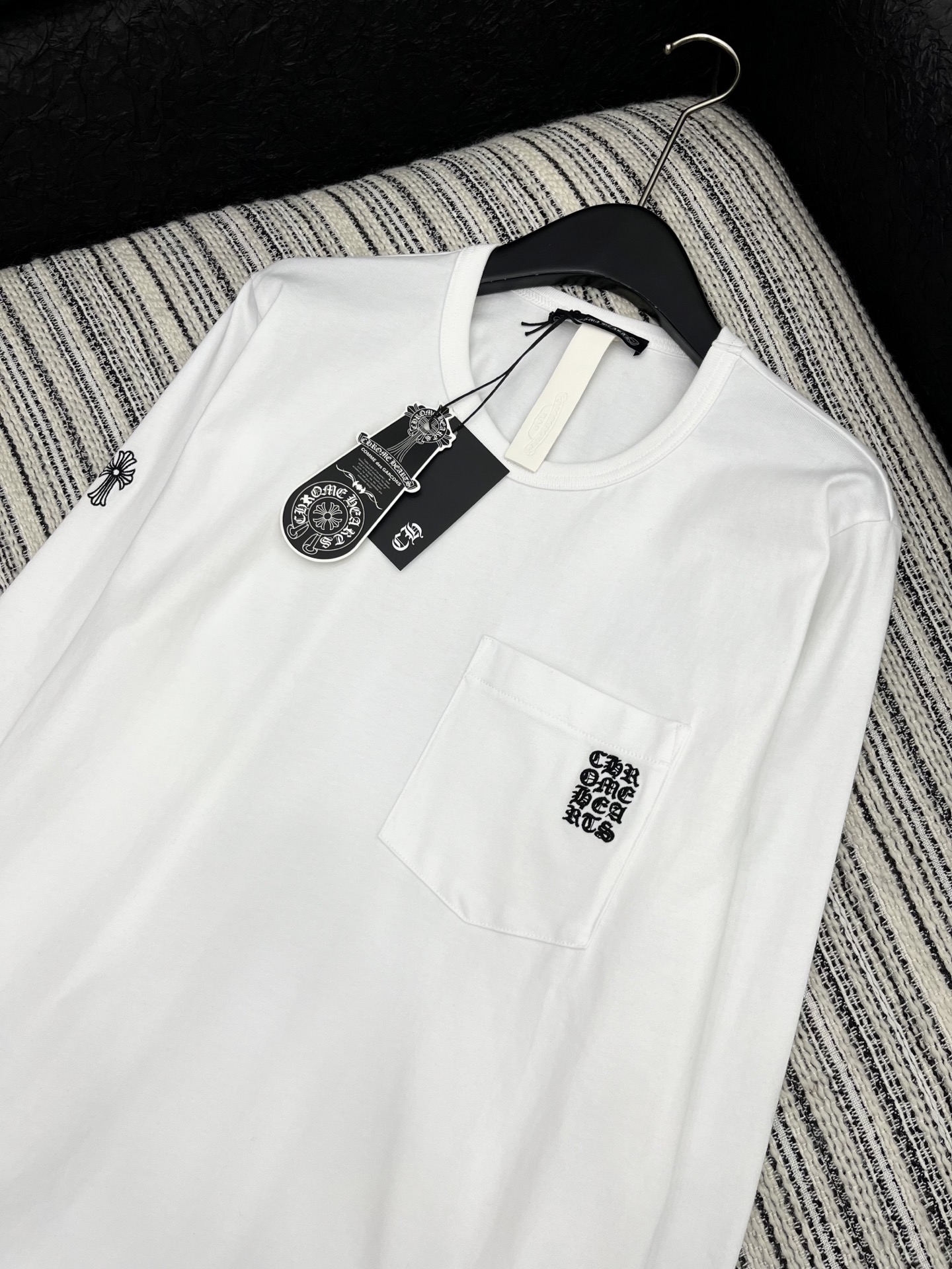 🛒𝐍𝐄𝐖 · 𝟐𝟎𝟐5/爆款现货原单品质 克罗星｜2025新款梵文口袋刺绣长袖衫宽松慵懒系列！纯色系酷酷