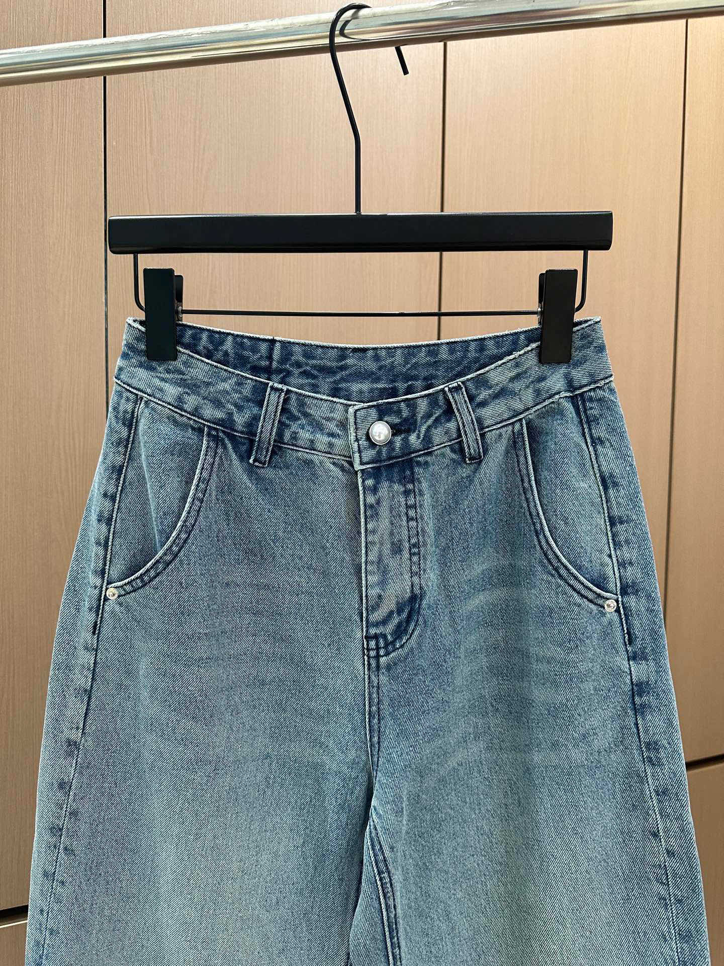 🛒𝐍𝐄𝐖 · 𝟐𝟎𝟐5/爆款现货设计师 原创｜2025 手工珍珠装饰牛仔裤定制YB斜纹棉牛仔材质 工艺洗