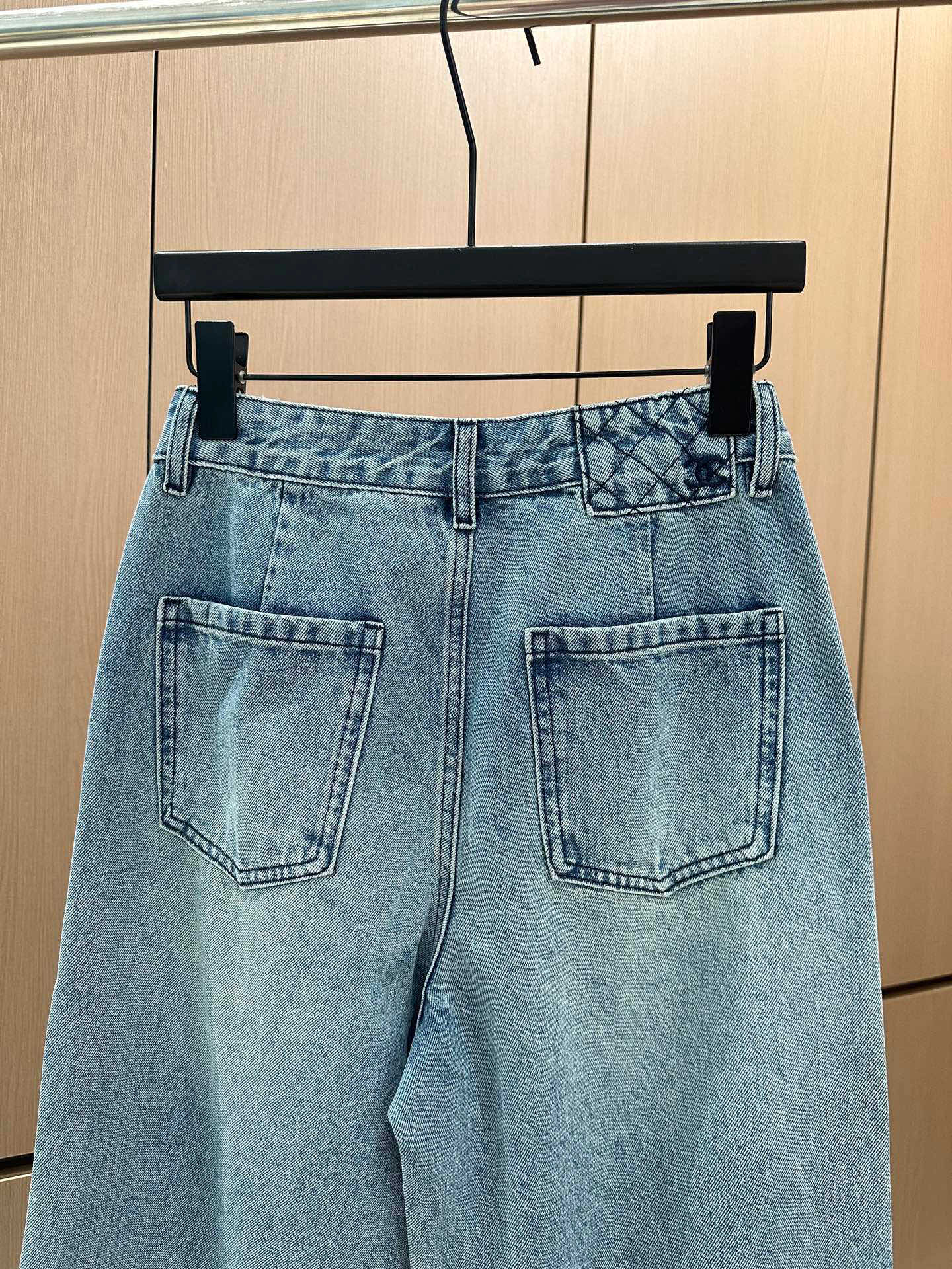 🛒𝐍𝐄𝐖 · 𝟐𝟎𝟐5/爆款现货设计师 原创｜2025 手工珍珠装饰牛仔裤定制YB斜纹棉牛仔材质 工艺洗