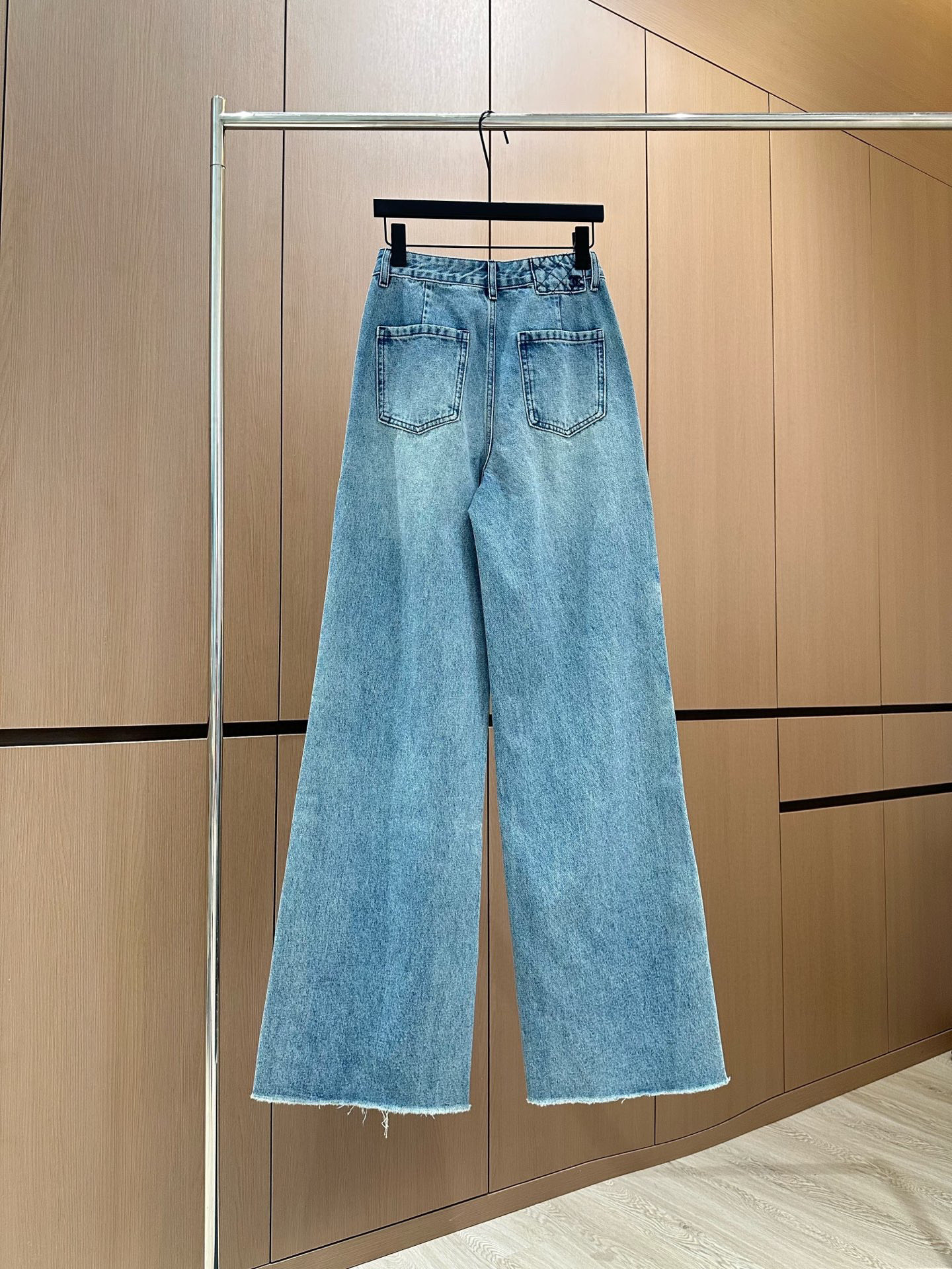 🛒𝐍𝐄𝐖 · 𝟐𝟎𝟐5/爆款现货设计师 原创｜2025 手工珍珠装饰牛仔裤定制YB斜纹棉牛仔材质 工艺洗