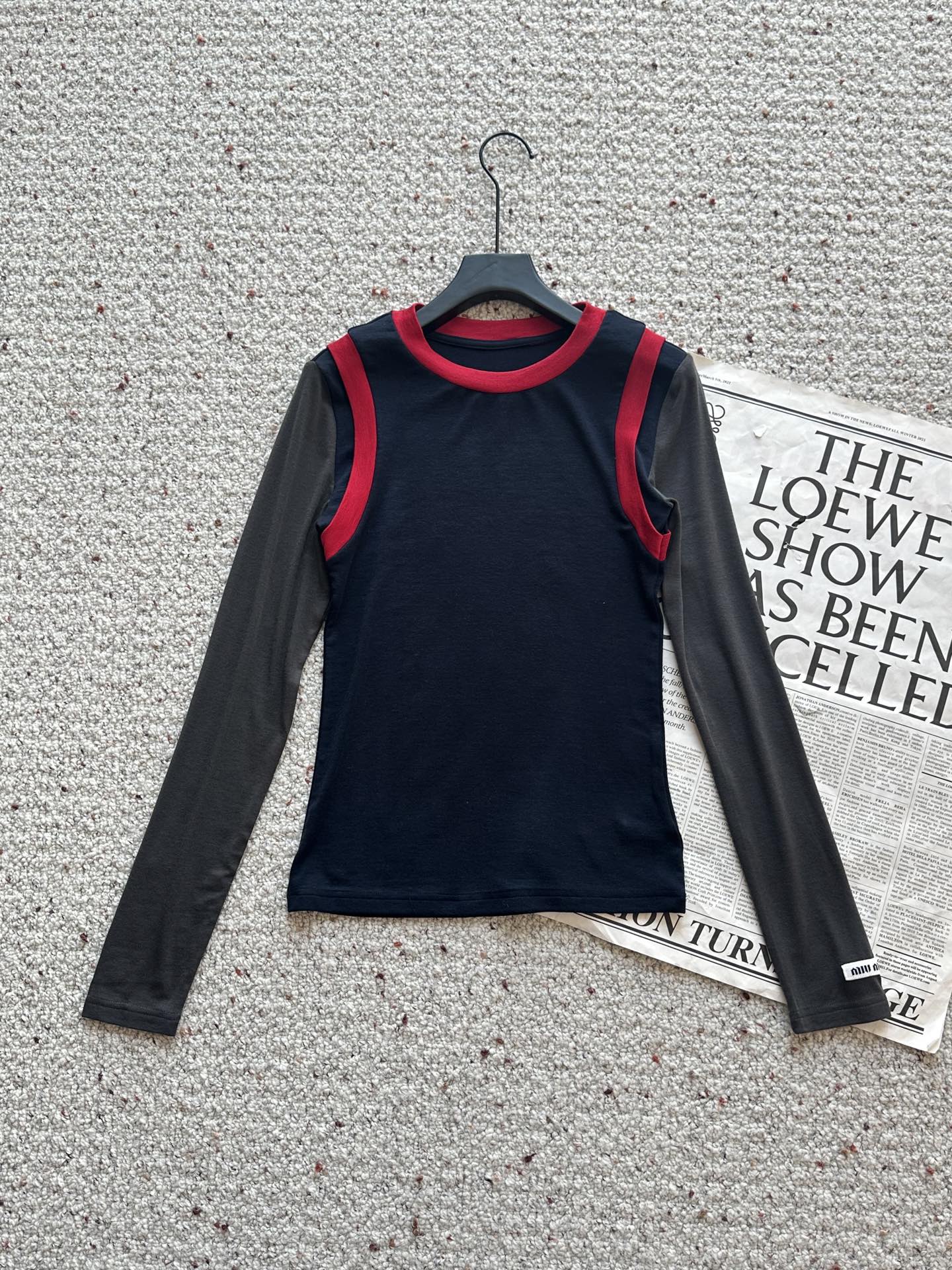 🛒𝐍𝐄𝐖 · 𝟐𝟎𝟐5/爆款现货设计师 原创｜2025新款天丝羊毛撞色打底衫云感舒适的系列！上身的触感谁