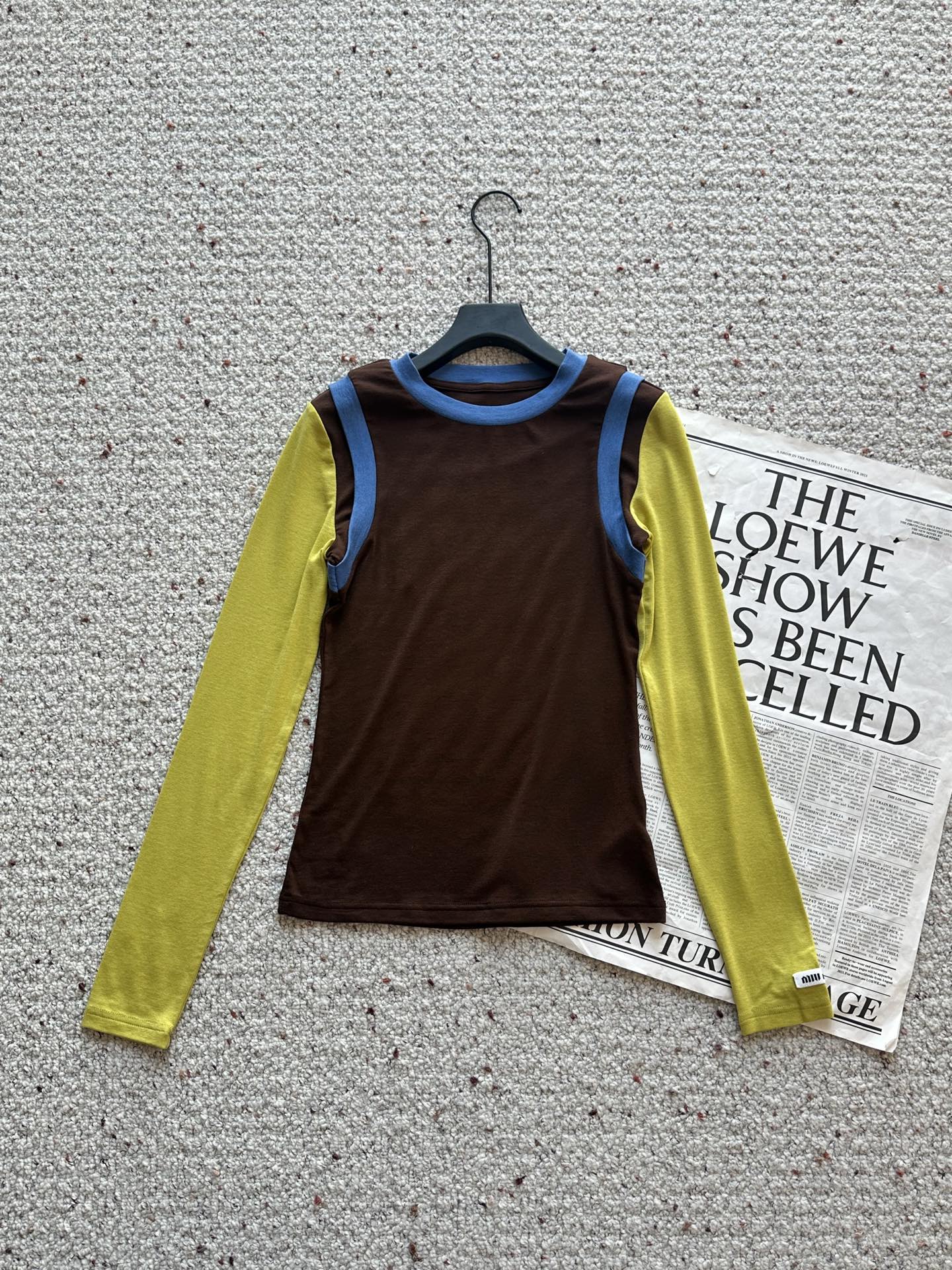 🛒𝐍𝐄𝐖 · 𝟐𝟎𝟐5/爆款现货设计师 原创｜2025新款天丝羊毛撞色打底衫云感舒适的系列！上身的触感谁