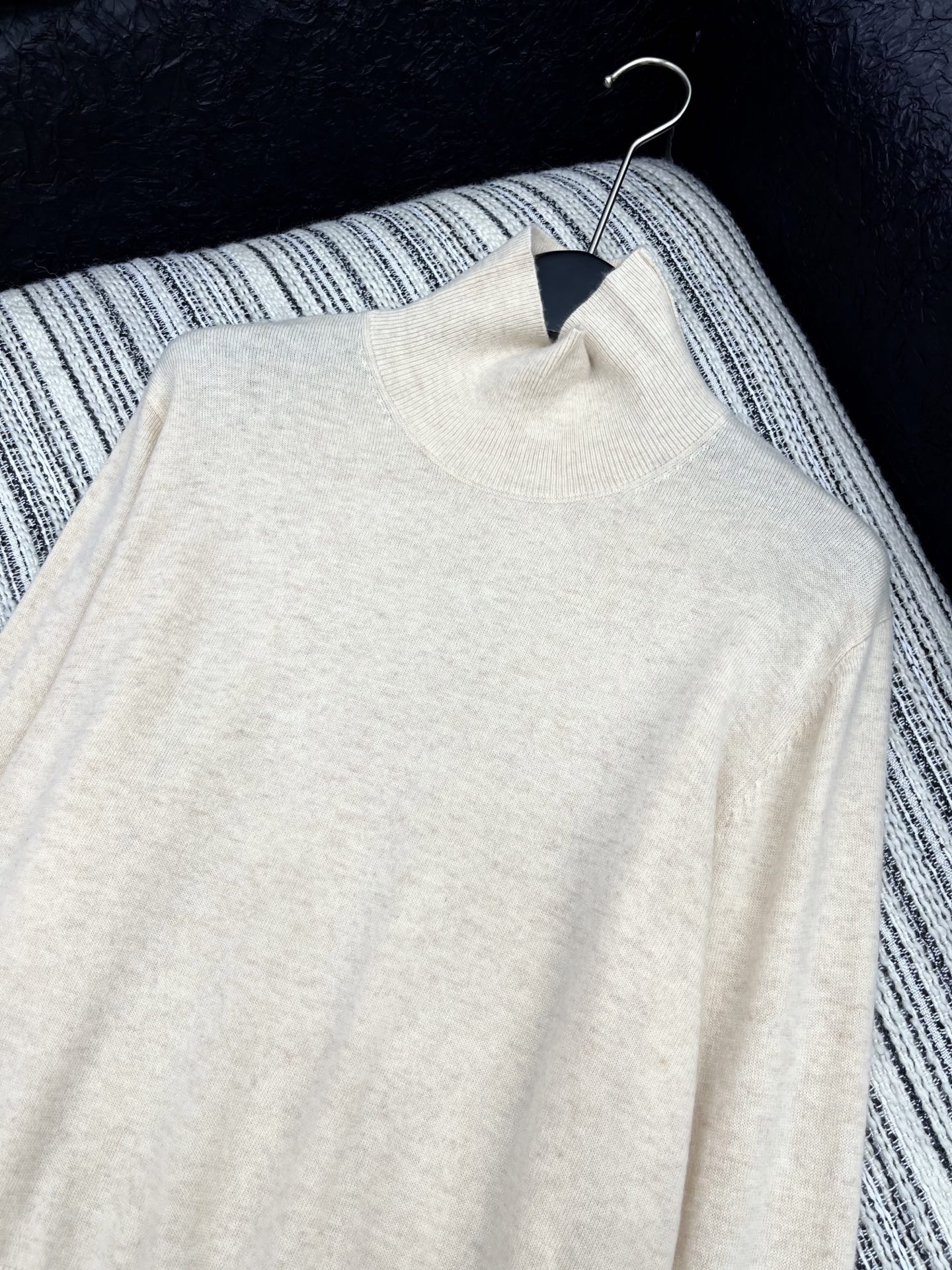 🛒𝐍𝐄𝐖 · 𝟐𝟎𝟐5/爆款现货原单品质 LP｜25女士老钱风羊绒长袖高领针织衫 🍂彰显品牌对日常优雅的