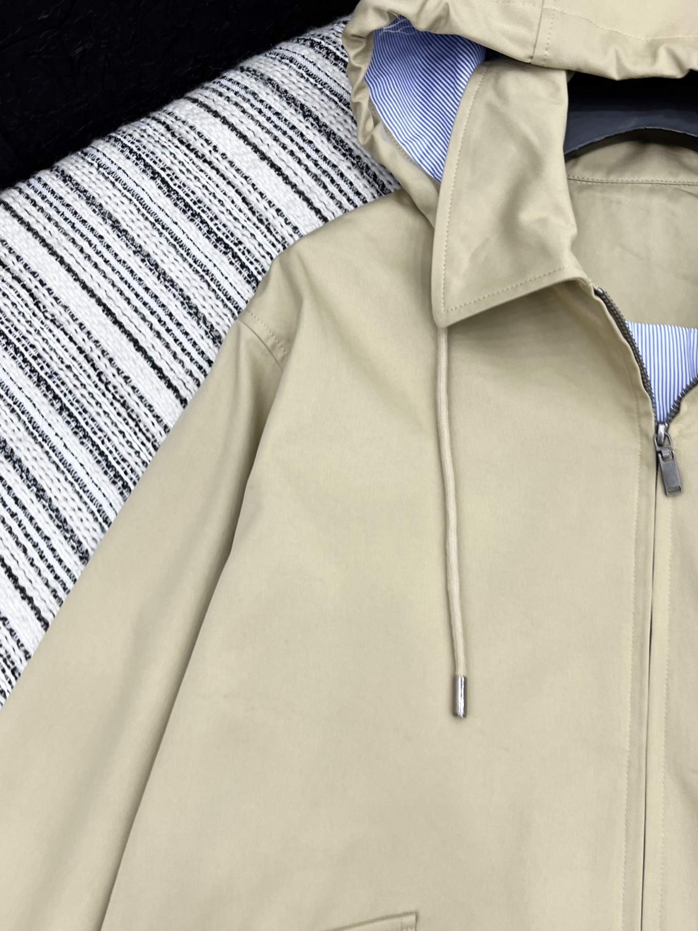 🛒𝐍𝐄𝐖 · 𝟐𝟎𝟐5/爆款现货品牌平替 设计师｜25秋冬新品 带帽女士假两件派克外套＞＞＞＞百搭之王复